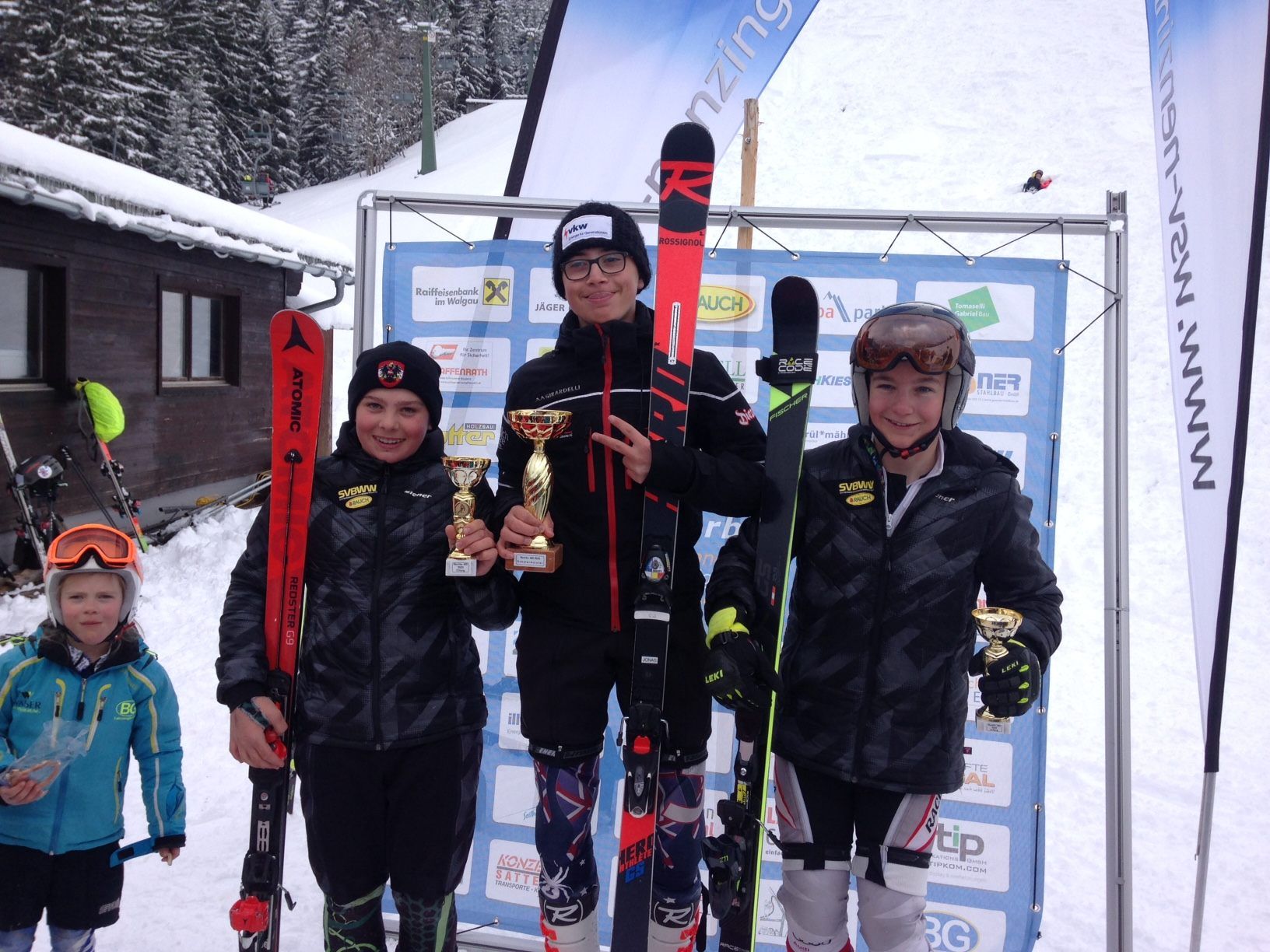 Jonas Schäfer siegte in seiner Klasse vor Niklas Burtscher und Luca Tiefenthaler und wurde auch Bezirks-Schülermeister. Jonas Schäfer siegte in seiner Klasse vor Niklas Burtscher und Luca Tiefenthaler und wurde auch Bezirks-Schülermeister.