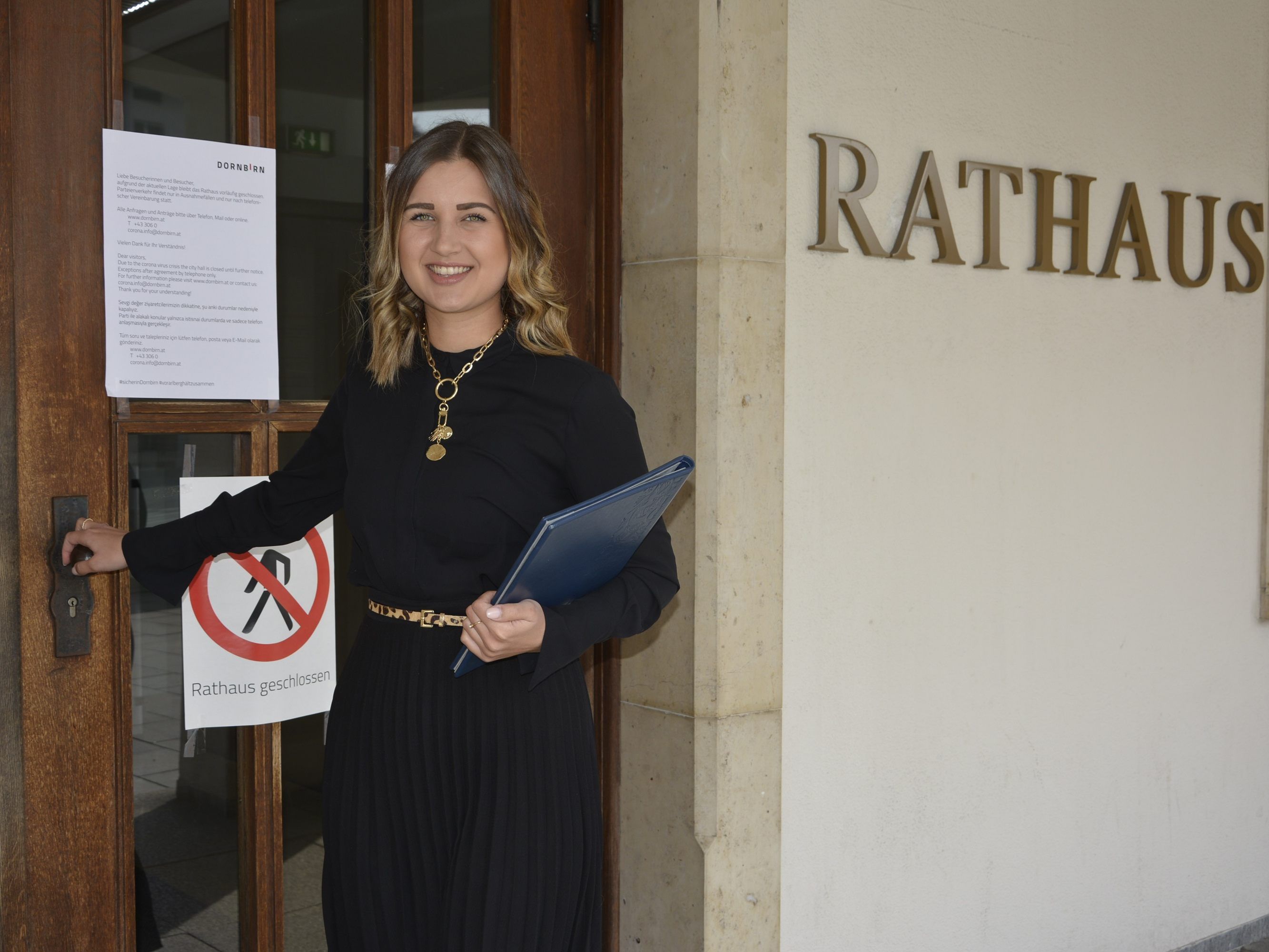 Beim Rathaus Dornbirn sind die Tore verschlossen. Nur bei einer Trauung gibt es eine Ausnahme. Beim Rathaus Dornbirn sind die Tore verschlossen. Nur bei einer Trauung gibt es eine Ausnahme.