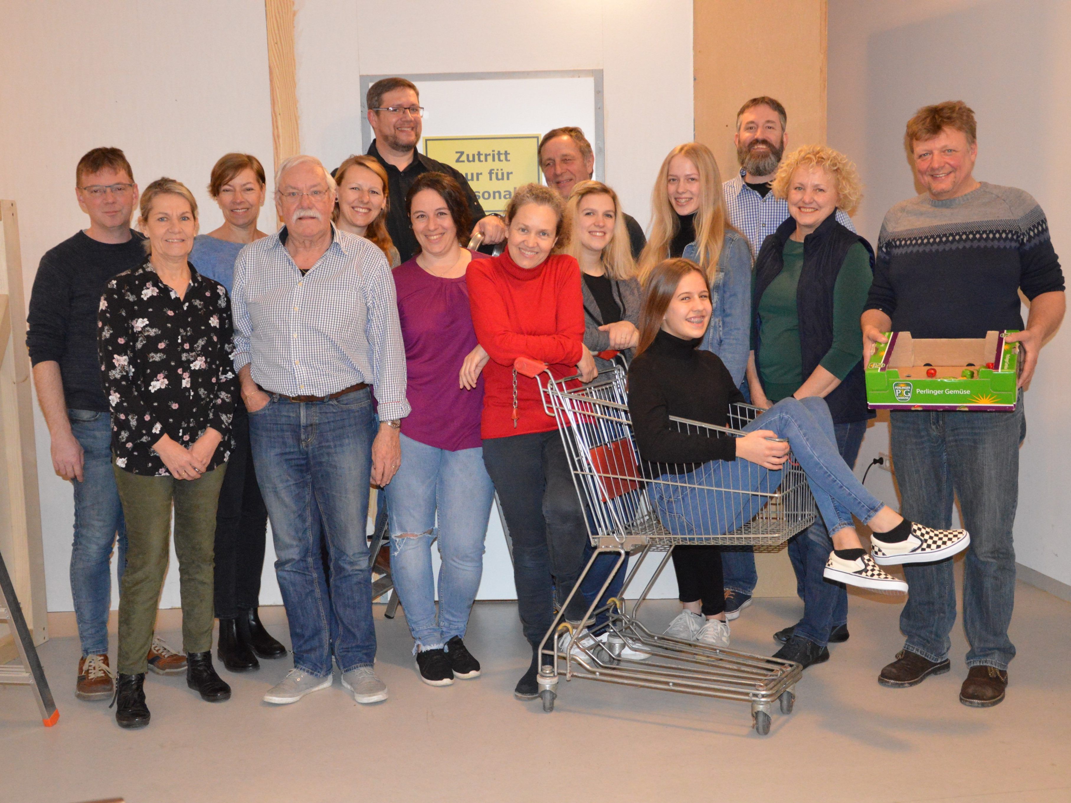 Das Team rund um Regisseur Thomas Golz (ganz oben links) freute sich schon auf die Aufführungen