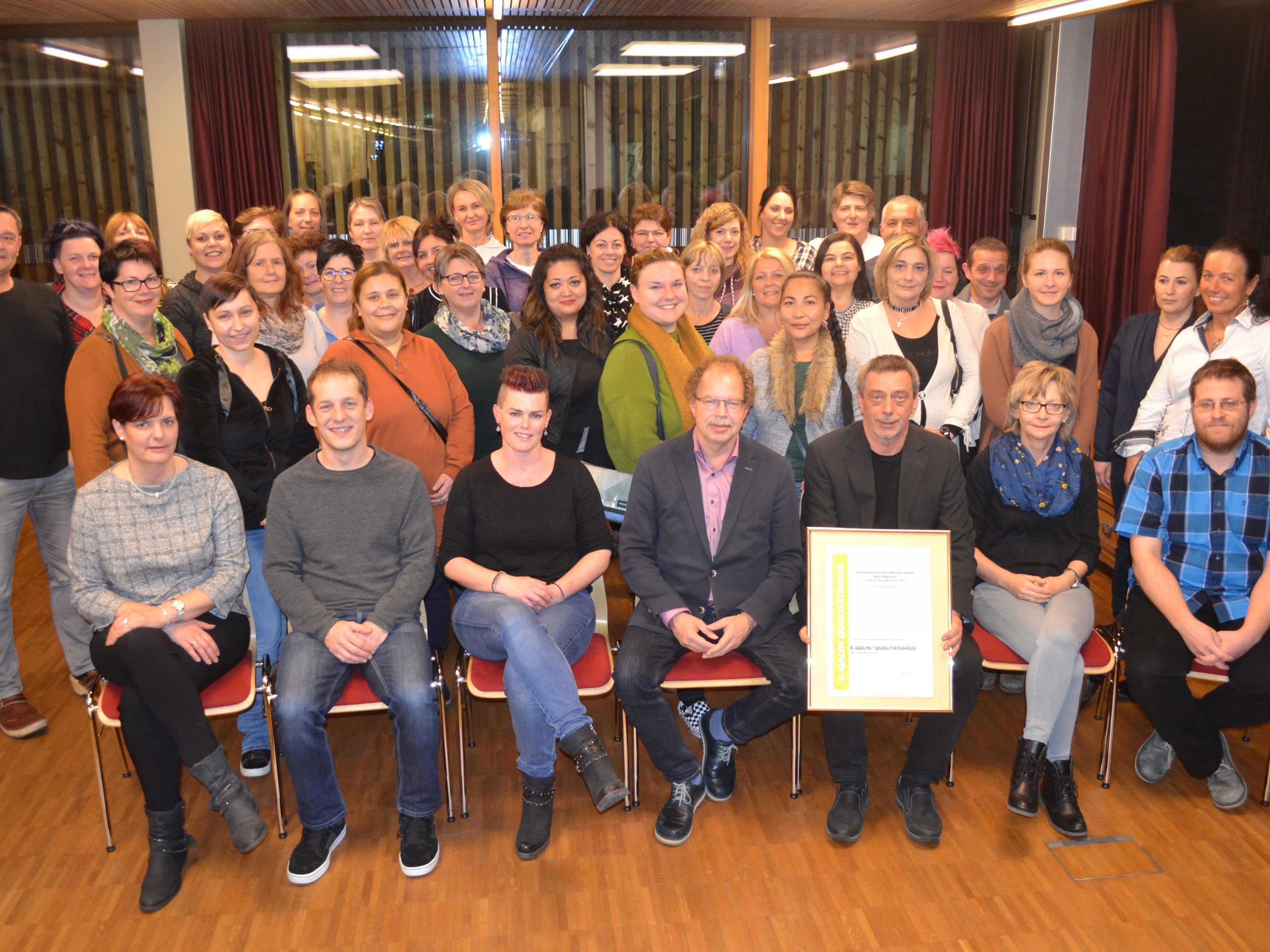 In Feierstimmung: Das Haus Nenzing darf sich künftig „E-Qualin-Qualitätshaus“ nennen. In Feierstimmung: Das Haus Nenzing darf sich künftig „E-Qualin-Qualitätshaus“ nennen.