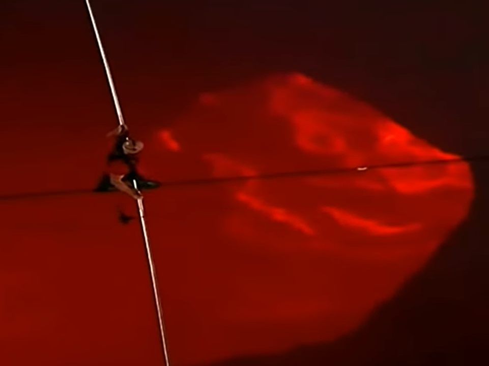 Dieser Hochseilartist spielt mit seinem Leben.