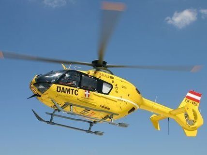 Die schwer verletzte Frau wurde mit einem Hubschrauber ins Spital gebracht.