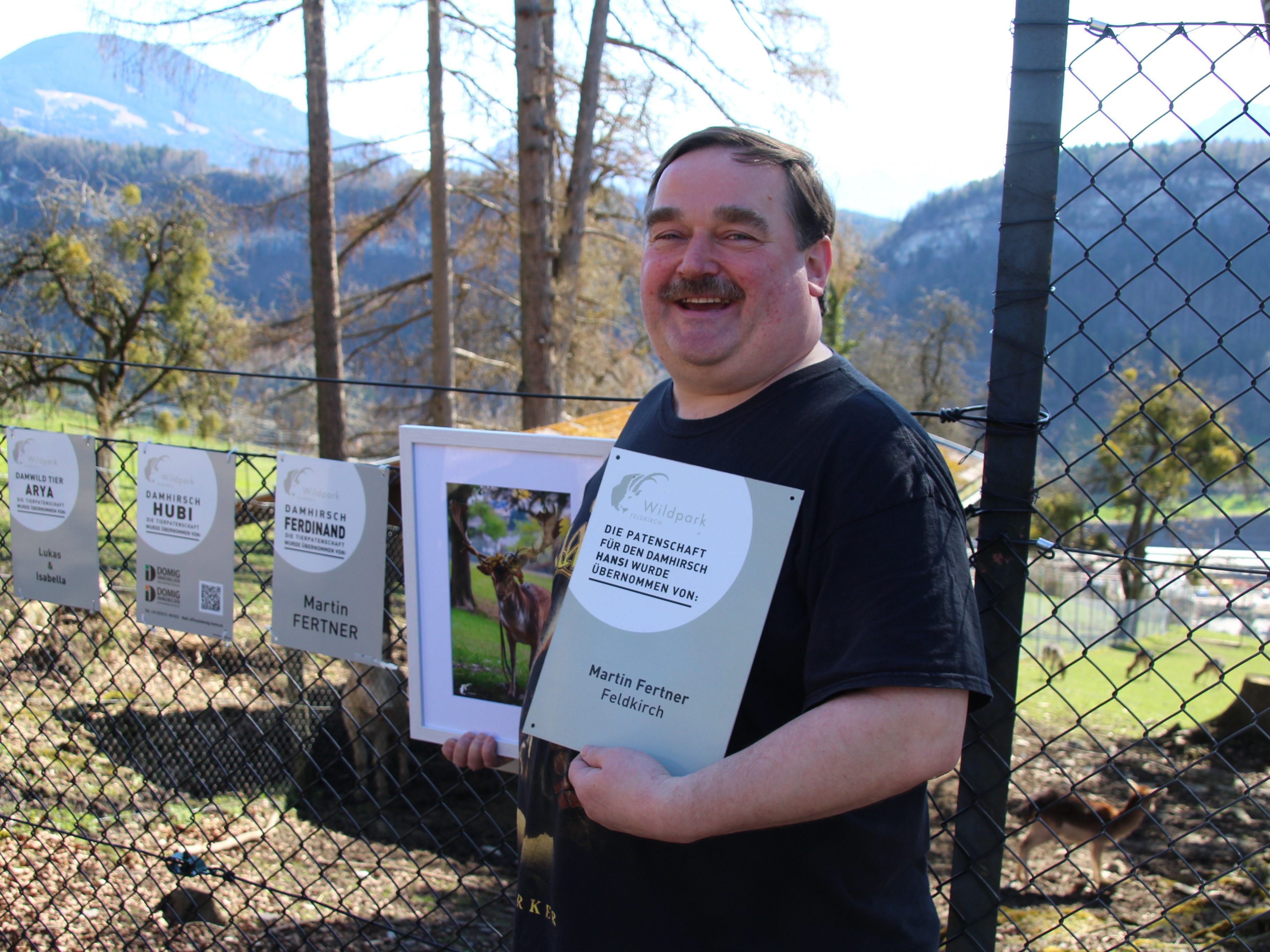 Martin Fertner ist neuer Pate von Damhirsch Ferdinand