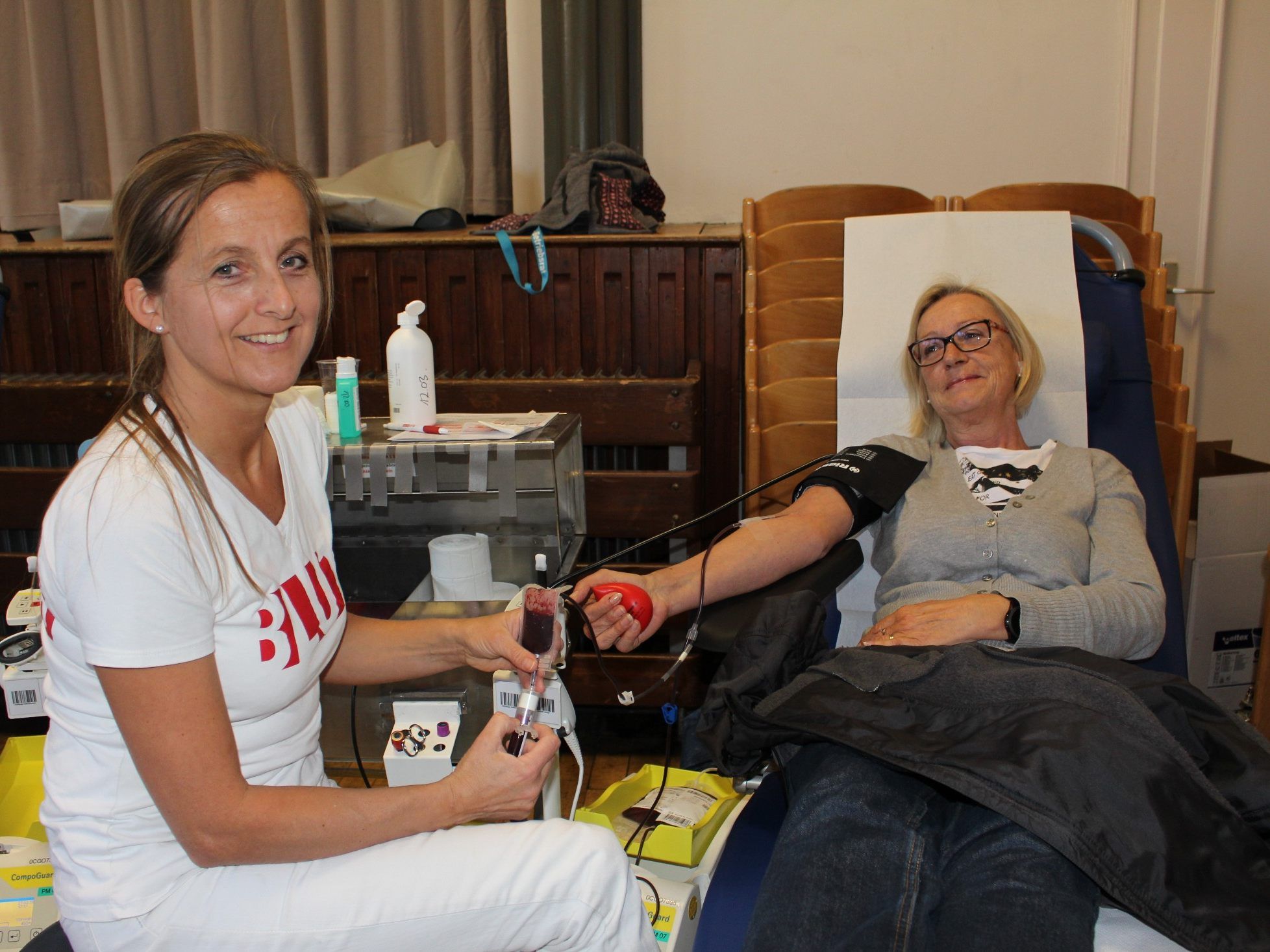 „Blut spenden hilft Leben retten“, so der Dank des Blutspendedienstes Vorarlberg an alle freiwilligen Spender, die trotz „Corona-Krise“ recht zahlreich in die Lochauer Festhalle gekommen waren.
