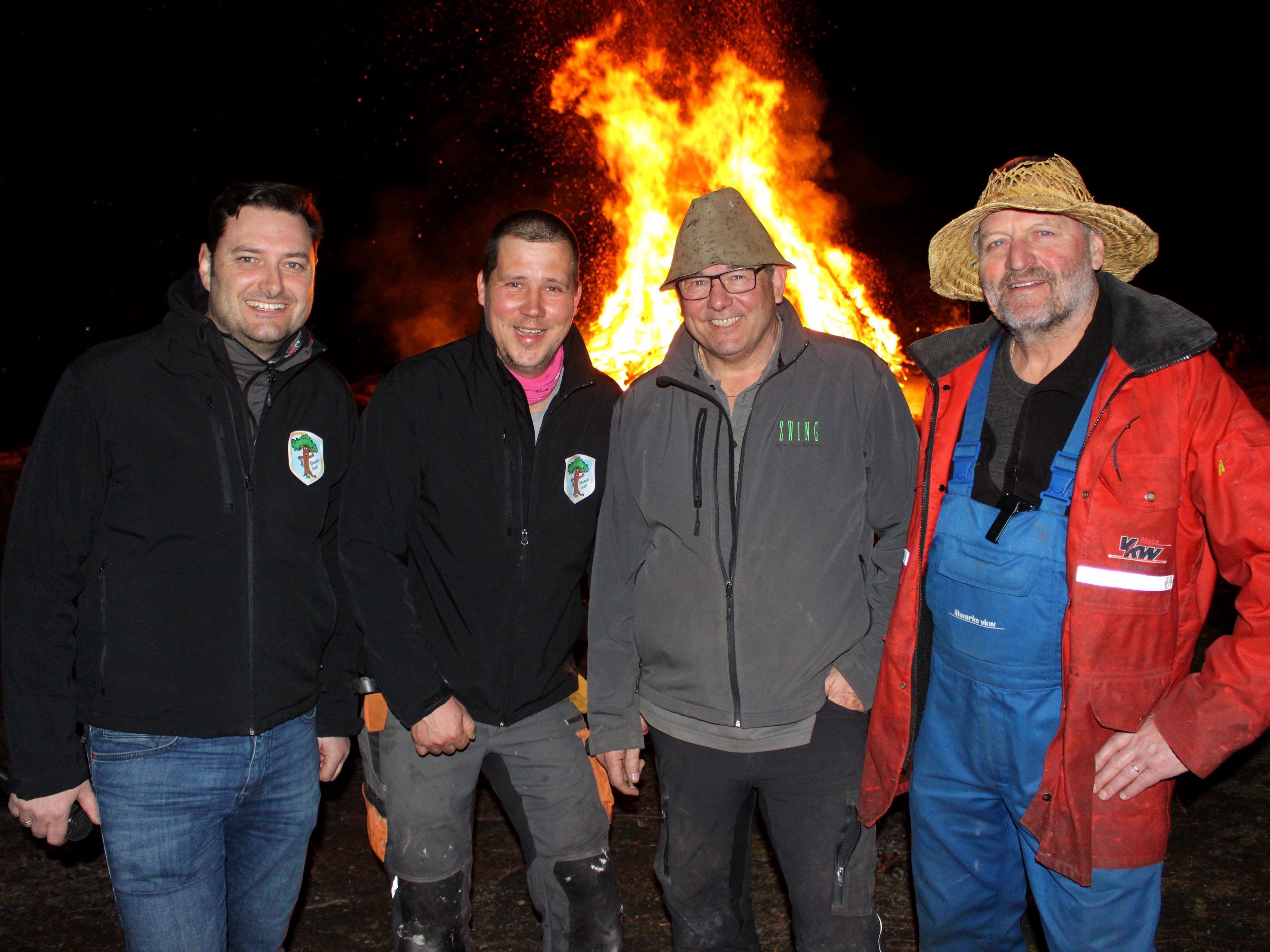 Der „Bäumler-Bürgermeister“ Stefan Pienz, Funkenmeister Peter Lerchenmüller und die beiden „Feuerwerker“ Dietmar Heiß und Gerhard Baldauf sorgten zusammen mit dem Team der Bäumler Faschings- und Funkenzunft einmal mehr für einen großartigen Funkenabend.