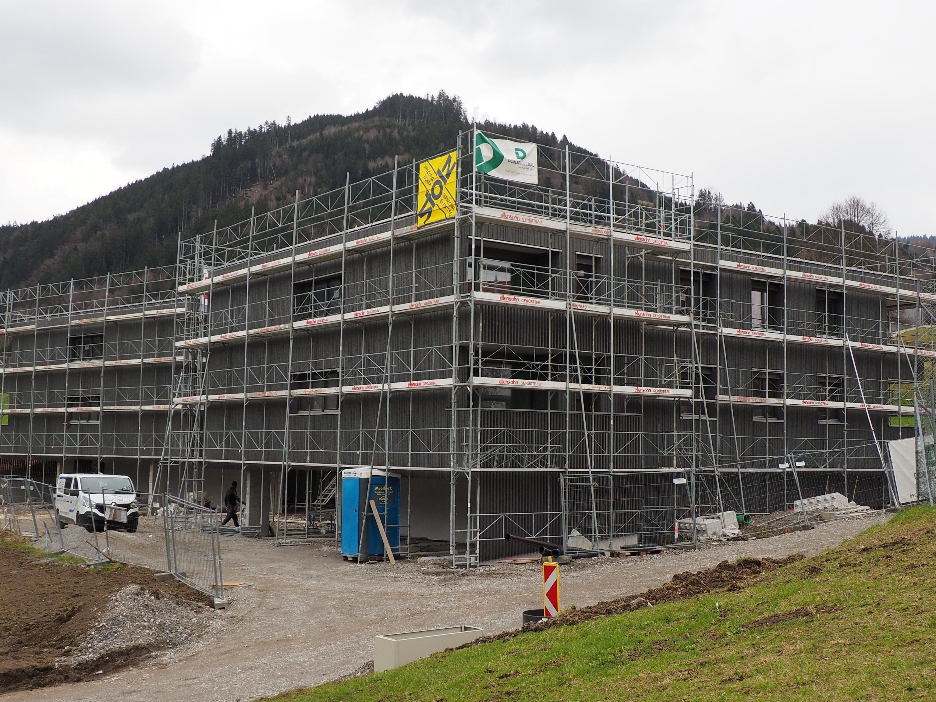 Die Baustelle der gemeinnützigen Wohnanlage in Dafins Die Baustelle der gemeinnützigen Wohnanlage in Dafins