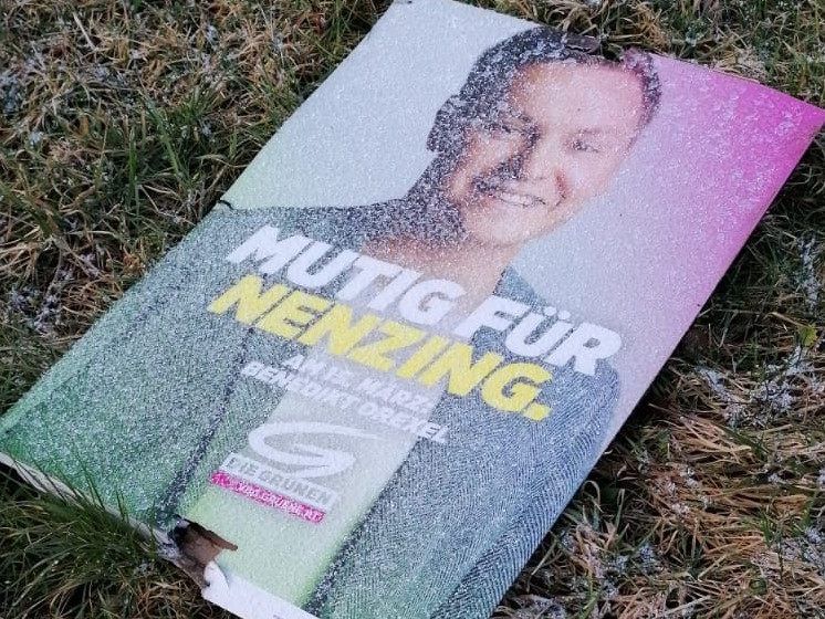 zerstörte Plakate