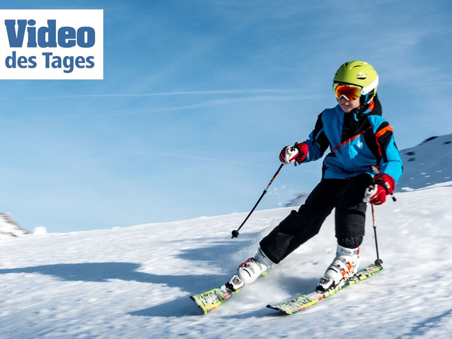 Junger Schifahrer unter Schneemassen begraben.