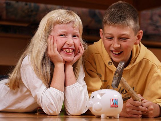 Damit Salome und Frederik aus Andelsbuch etwas vom Familienbonus Plus haben, müssen die Eltern beim Ausfüllen auf FinanzOnline sehr genau sein. VN/Berchtold