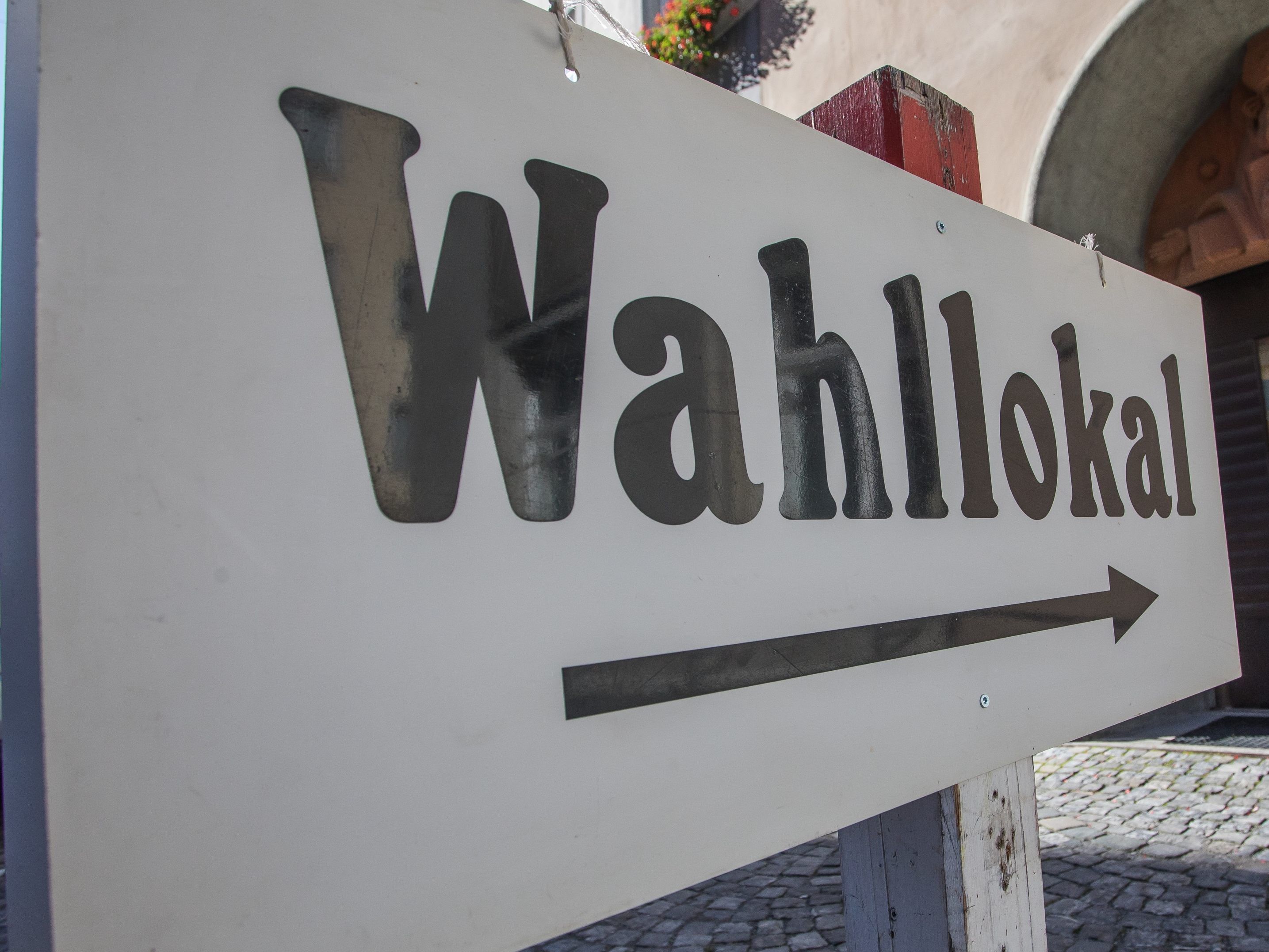 Bis Freitag 12:00 Uhr können sie mündlich in ihrer Gemeinde eine Wahlkarte beantragen. Bis Freitag 12:00 Uhr können sie mündlich in ihrer Gemeinde eine Wahlkarte beantragen.