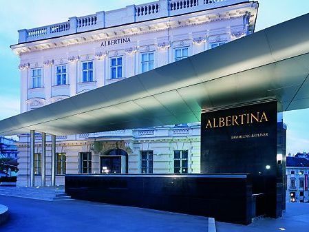 Die Albertina verzichtet wegen des Coronavirus auf eine große Eröffnung mit Publikum. Die Albertina verzichtet wegen des Coronavirus auf eine große Eröffnung mit Publikum.