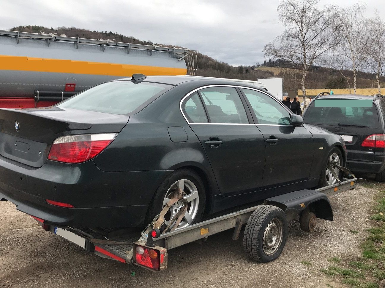 Dem Anhänger fehlte ein kompletter Reifen.