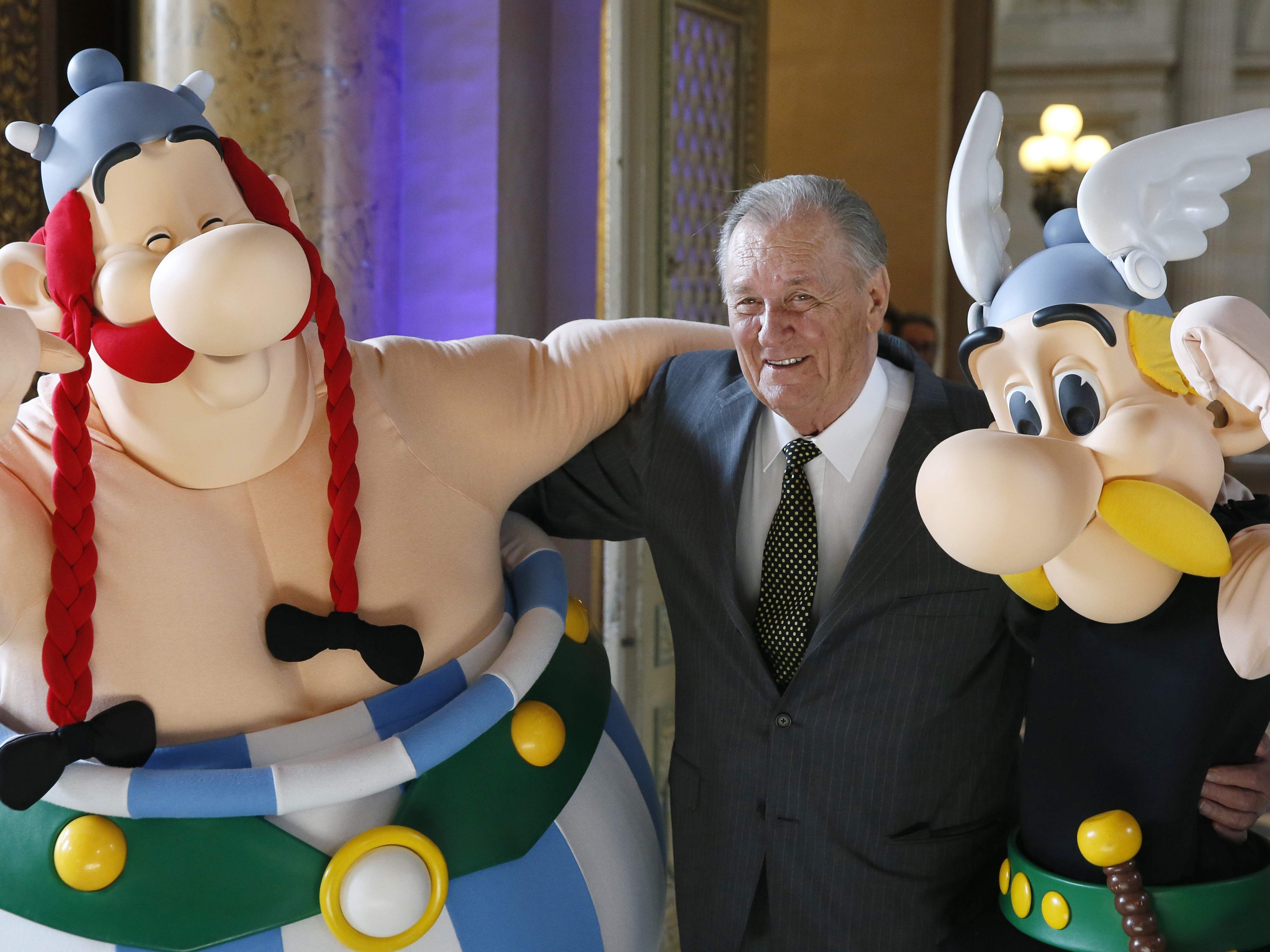 Asterix-Zeichner Albert Uderzo ist im Alter von 92 Jahren verstorben. Asterix-Zeichner Albert Uderzo ist im Alter von 92 Jahren verstorben.