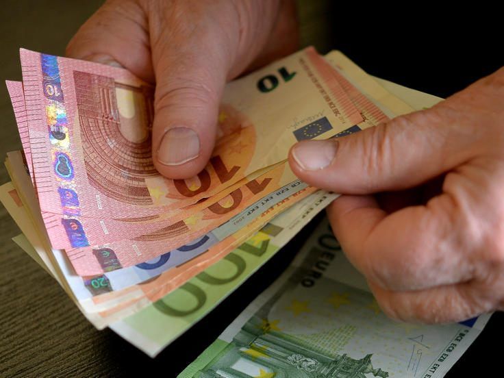 Man werden den Hilfsfonds sowohl aus Eigen- als auch Fremdmitteln finanzieren.
