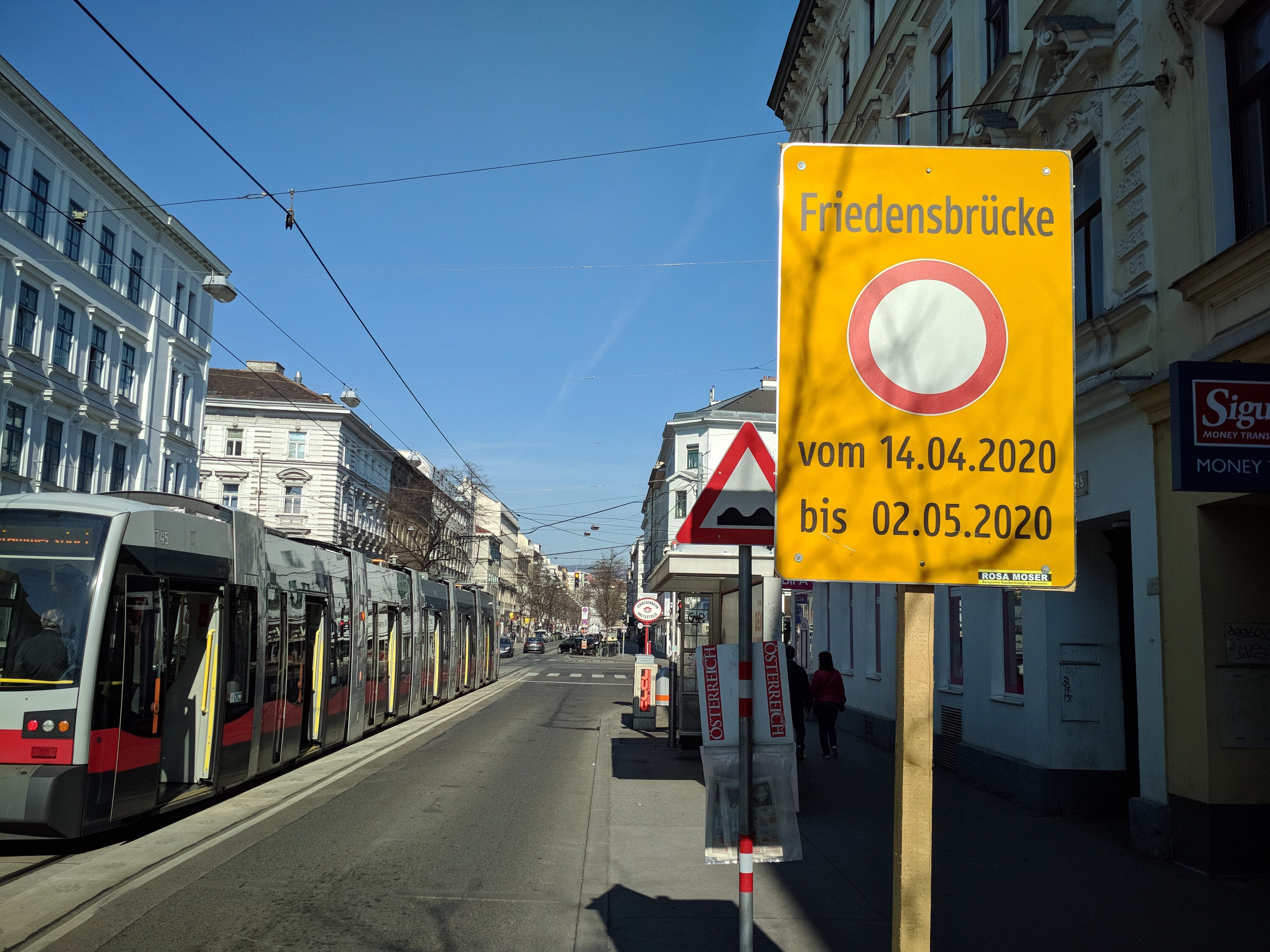 Achtung: Für den Autoverkehr ist die Friedensbrücke vom 20. April bis einschließlich 10. Mai gesperrt. Achtung: Für den Autoverkehr ist die Friedensbrücke vom 20. April bis einschließlich 10. Mai gesperrt.