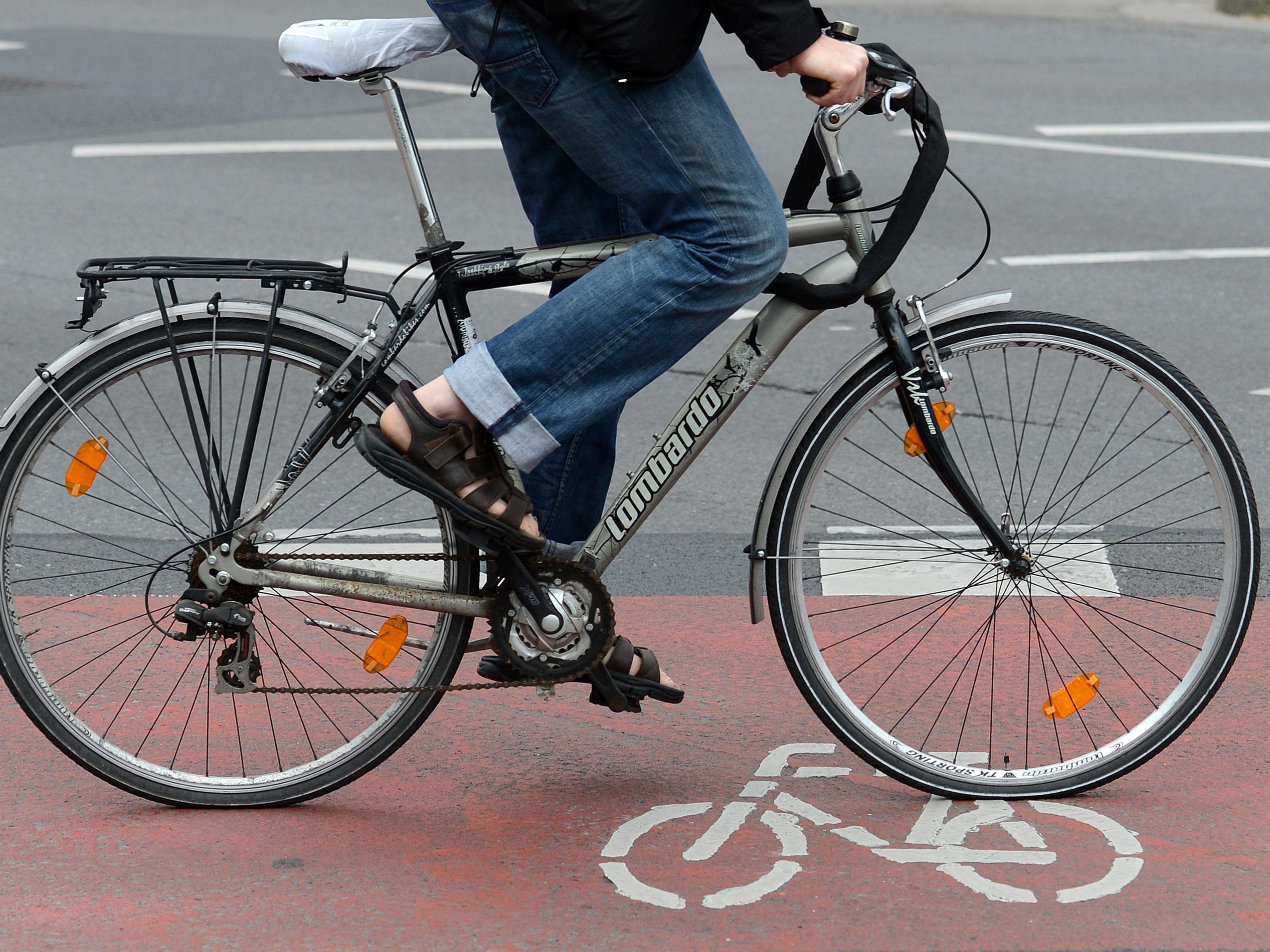 Der Radfahrer wurde leicht verletzt.