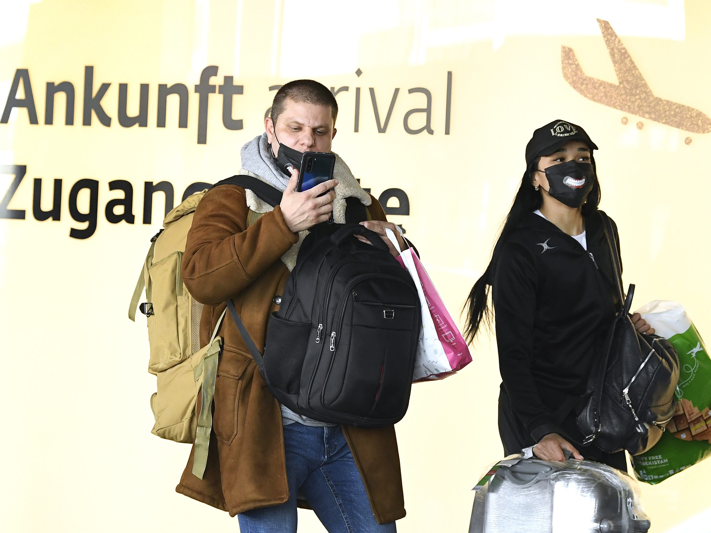 Wiens Flughafen Schwechat steht de facto vor der Schließung. Wiens Flughafen Schwechat steht de facto vor der Schließung.