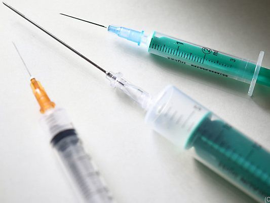 Bereits im März begannen klinische Tests für einen Impfstoff in China