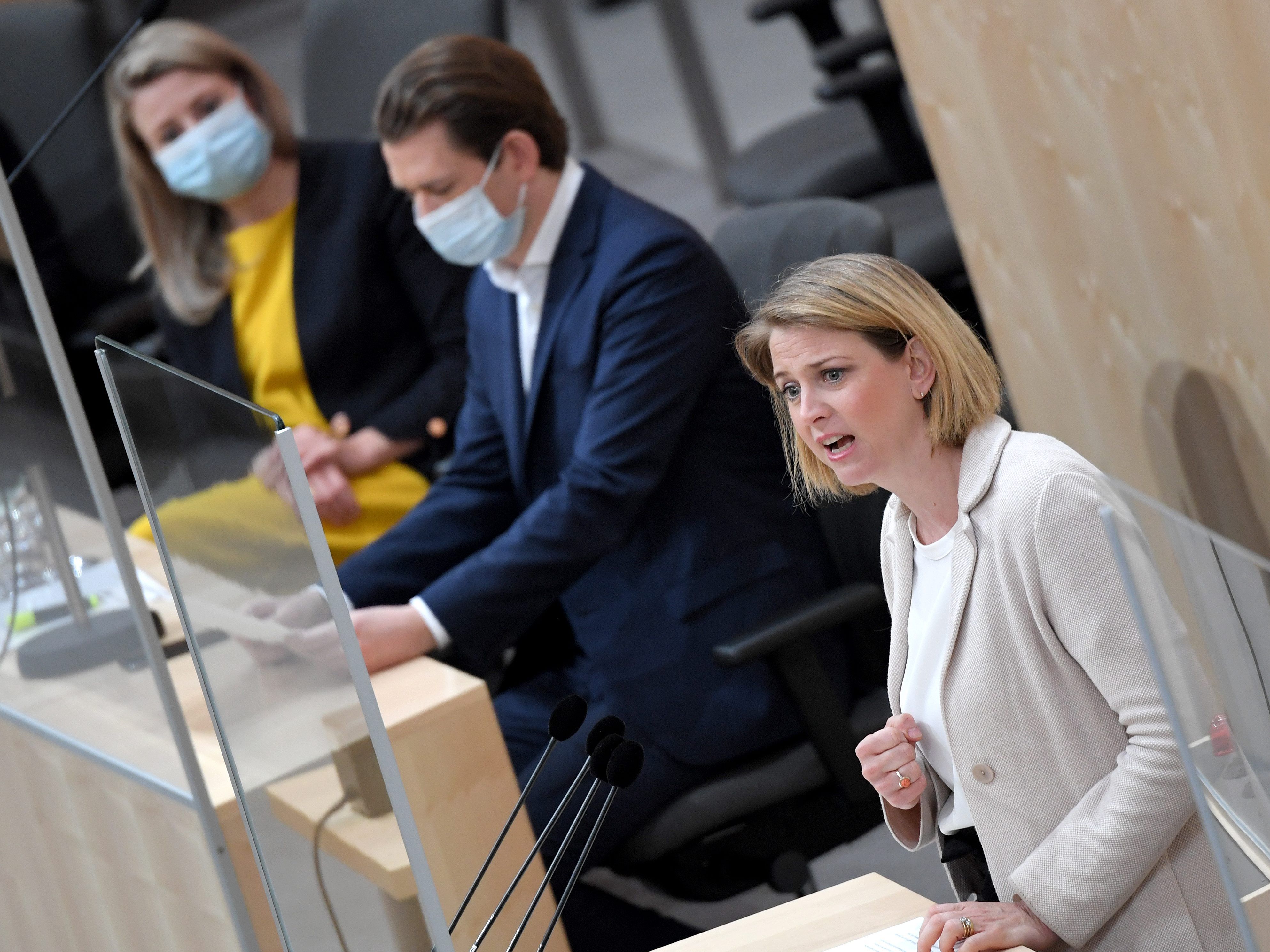 Beate Meinl-Reisinger (Neos) übt Kritik an der Transparenz der Regierung.