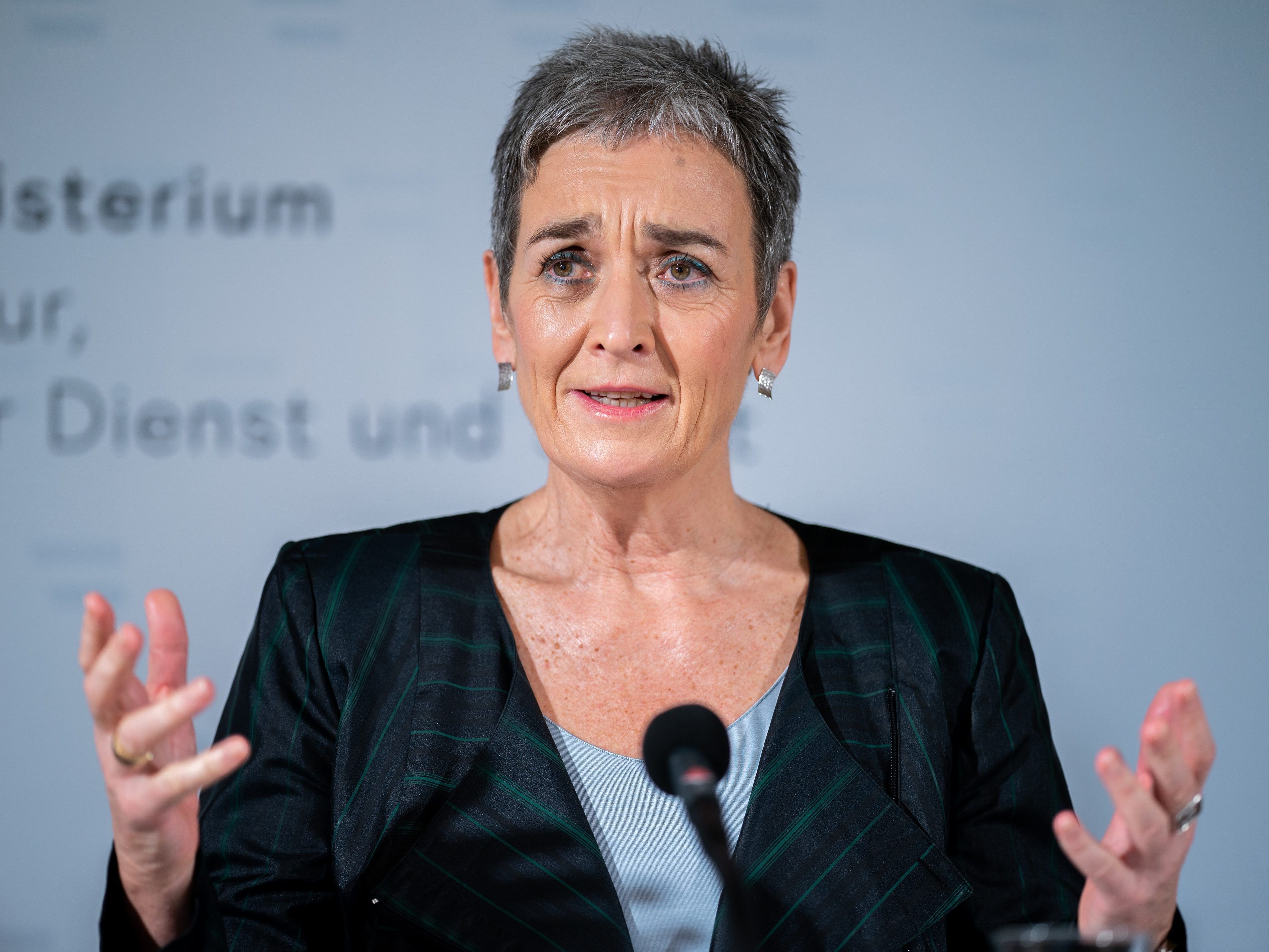 Lunacek versicherte, dass bereits Gespräche mit dem Gesundheitsministerium laufen würden. Lunacek versicherte, dass bereits Gespräche mit dem Gesundheitsministerium laufen würden.
