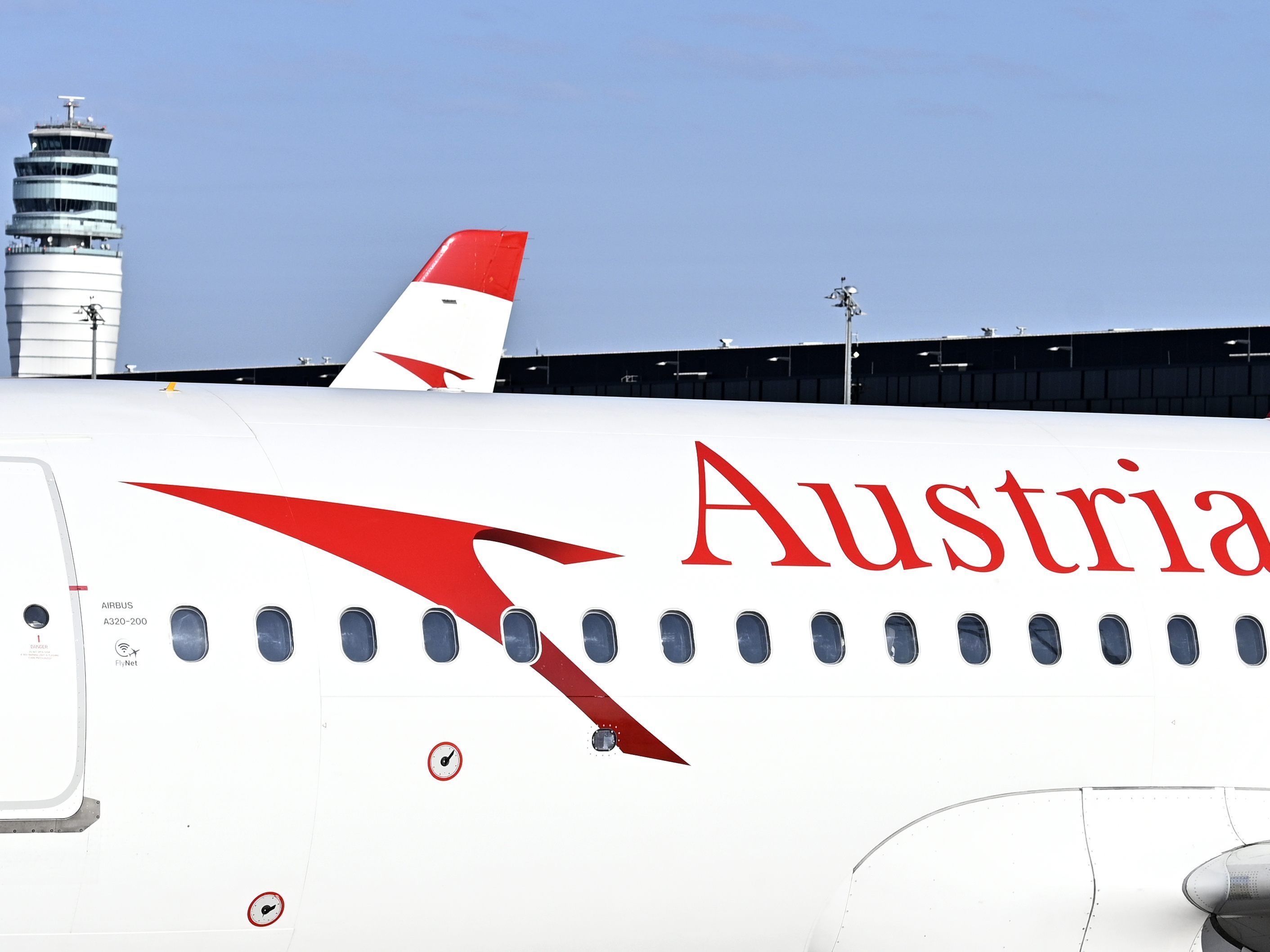 Die AUA-Flugzeuge bleiben noch bis mindestens Ende Mai am Boden. Die AUA-Flugzeuge bleiben noch bis mindestens Ende Mai am Boden.
