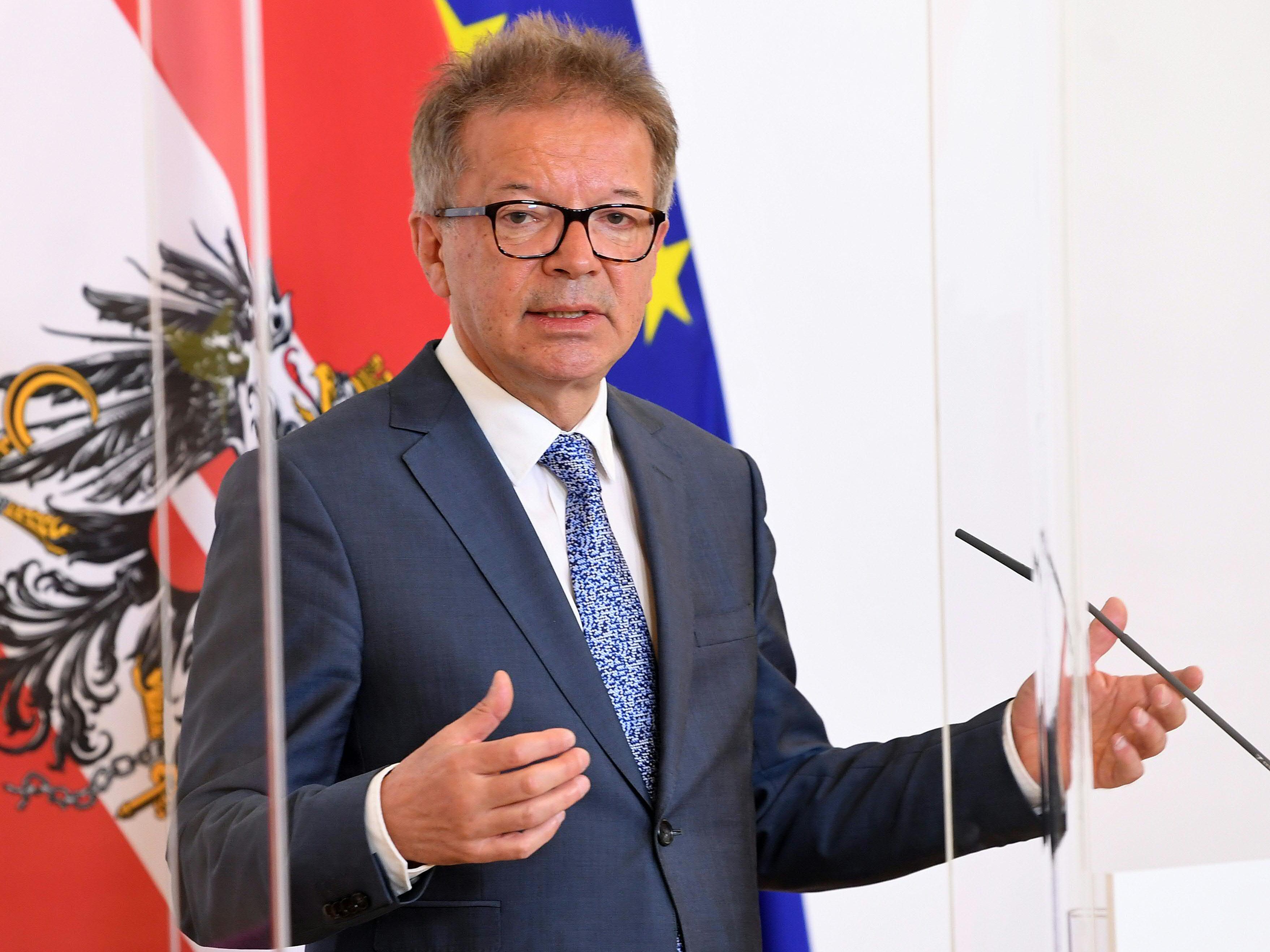 LIVE: ANschober informiert über Risikogruppen-Definition. LIVE: ANschober informiert über Risikogruppen-Definition.