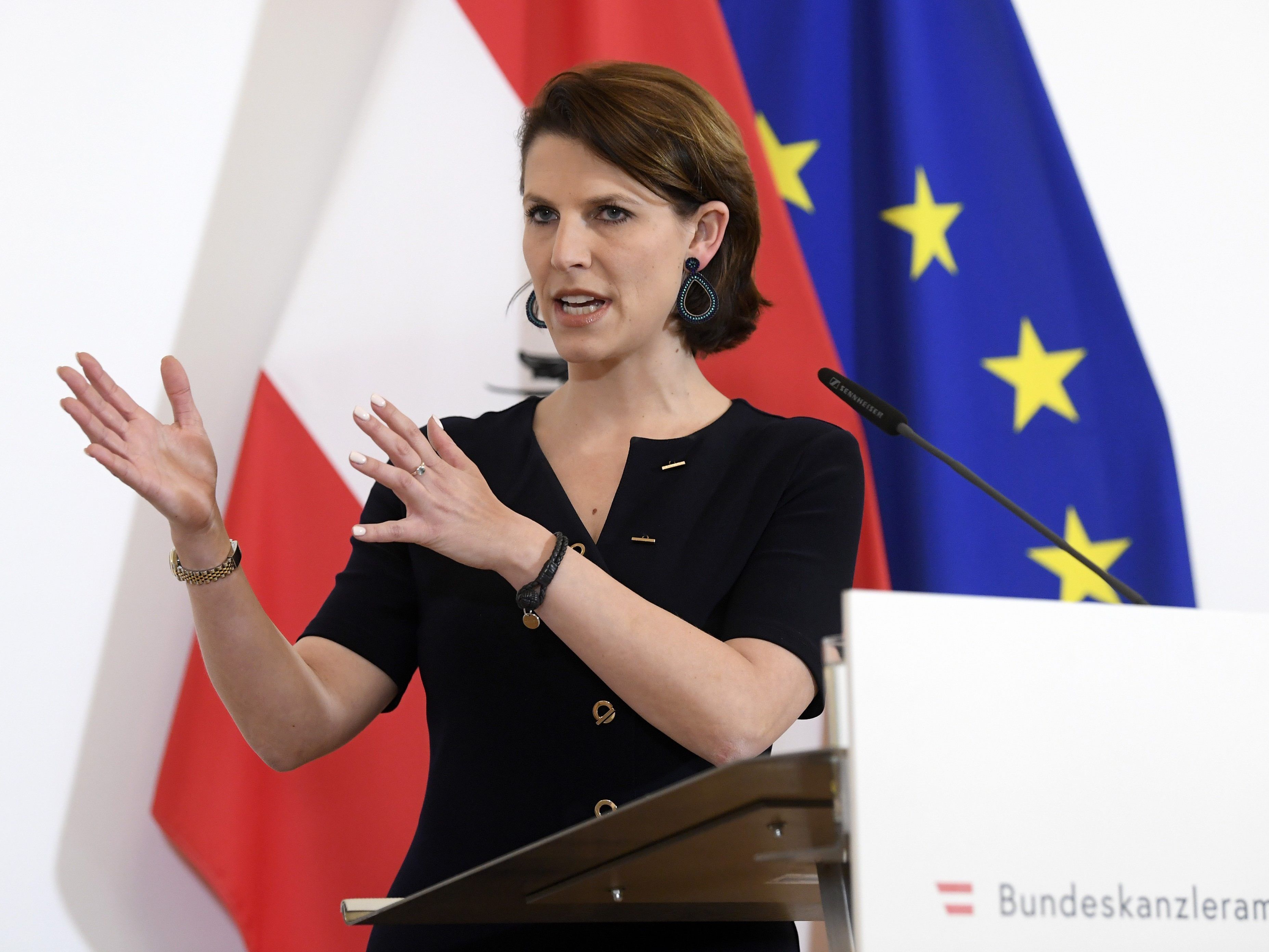 Europaministerin Edtstadler erklärte die Ausweitung der Sonderregelung für Pendler in Tschechien.