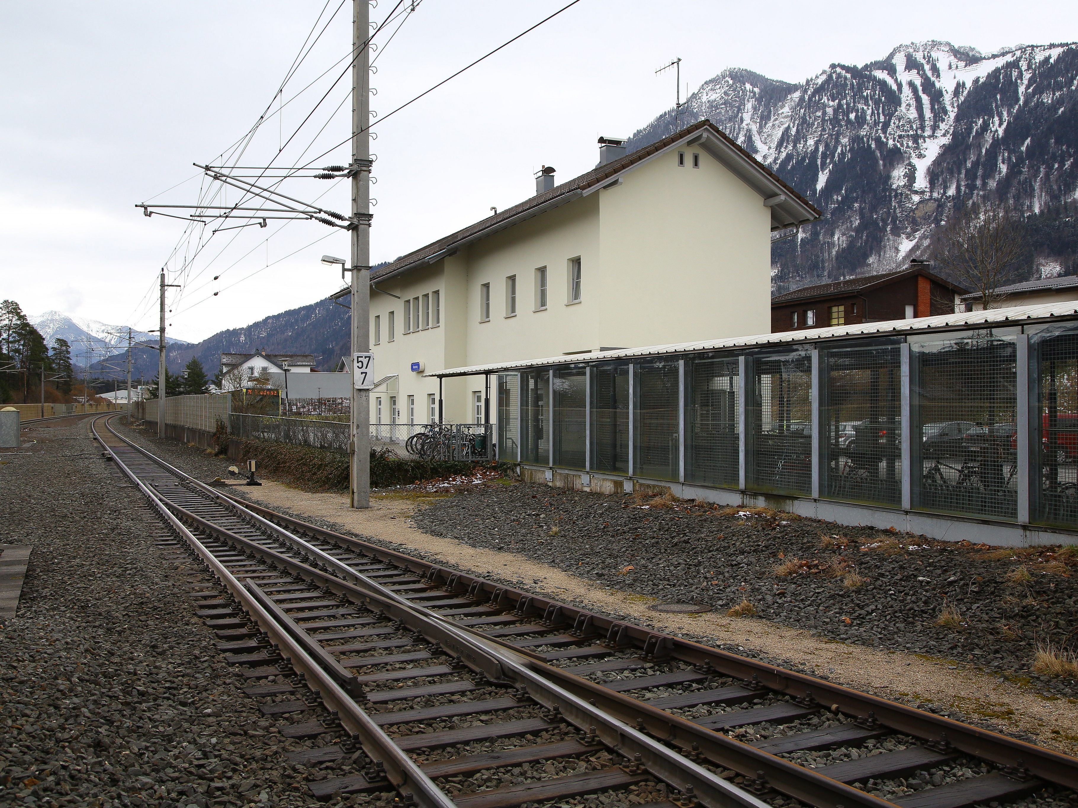 Drei Jugendliche beschädigten den Bahnhof Nenzing schwer. Drei Jugendliche beschädigten den Bahnhof Nenzing schwer.