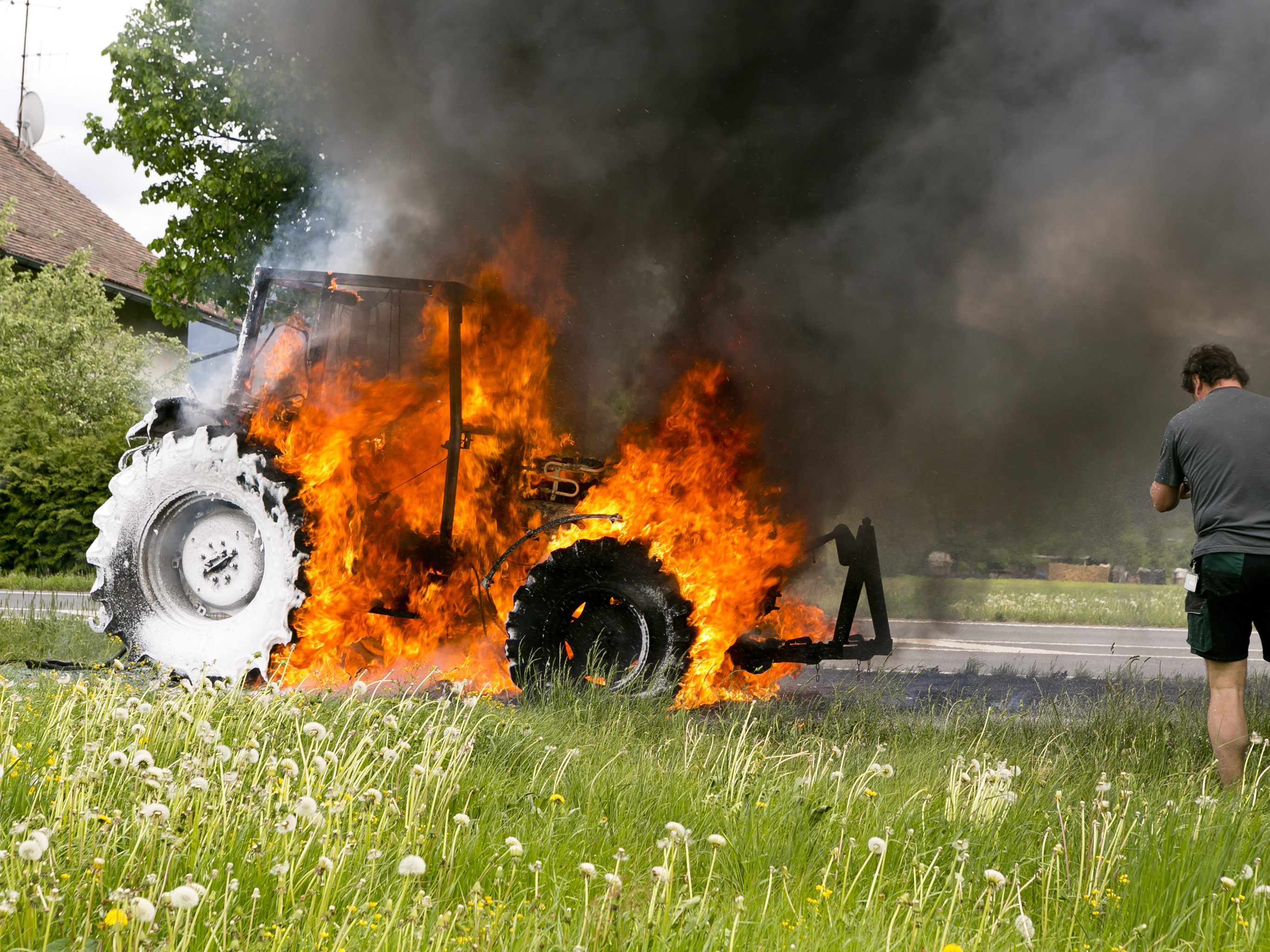 Am Dienstag geriet ein Traktor in Rankweil in Vollbrand.