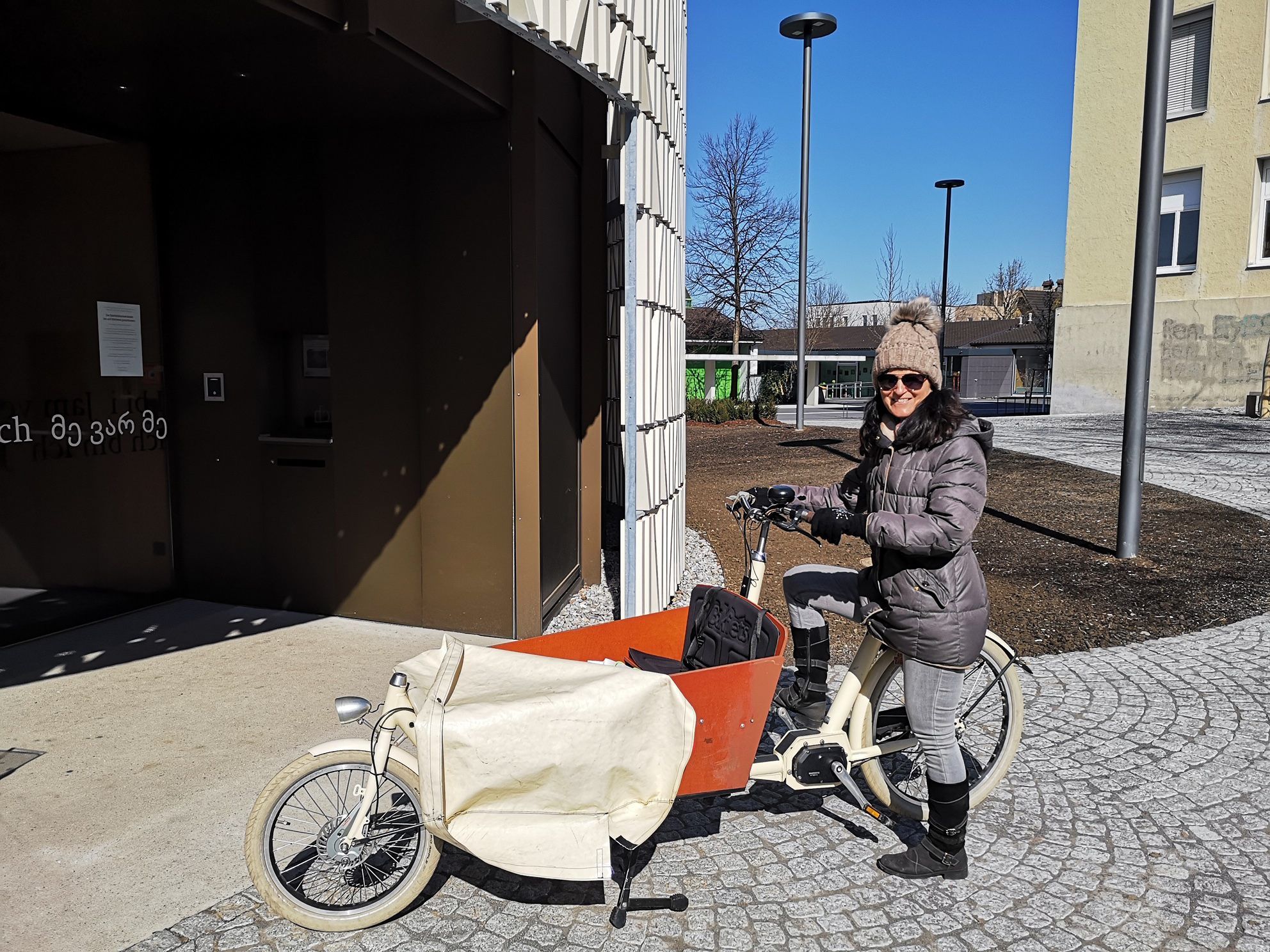 An Menschen ab 65 Jahren werden die Medienpakete per Fairvelo Lastenrad zugestellt. An Menschen ab 65 Jahren werden die Medienpakete per Fairvelo Lastenrad zugestellt.