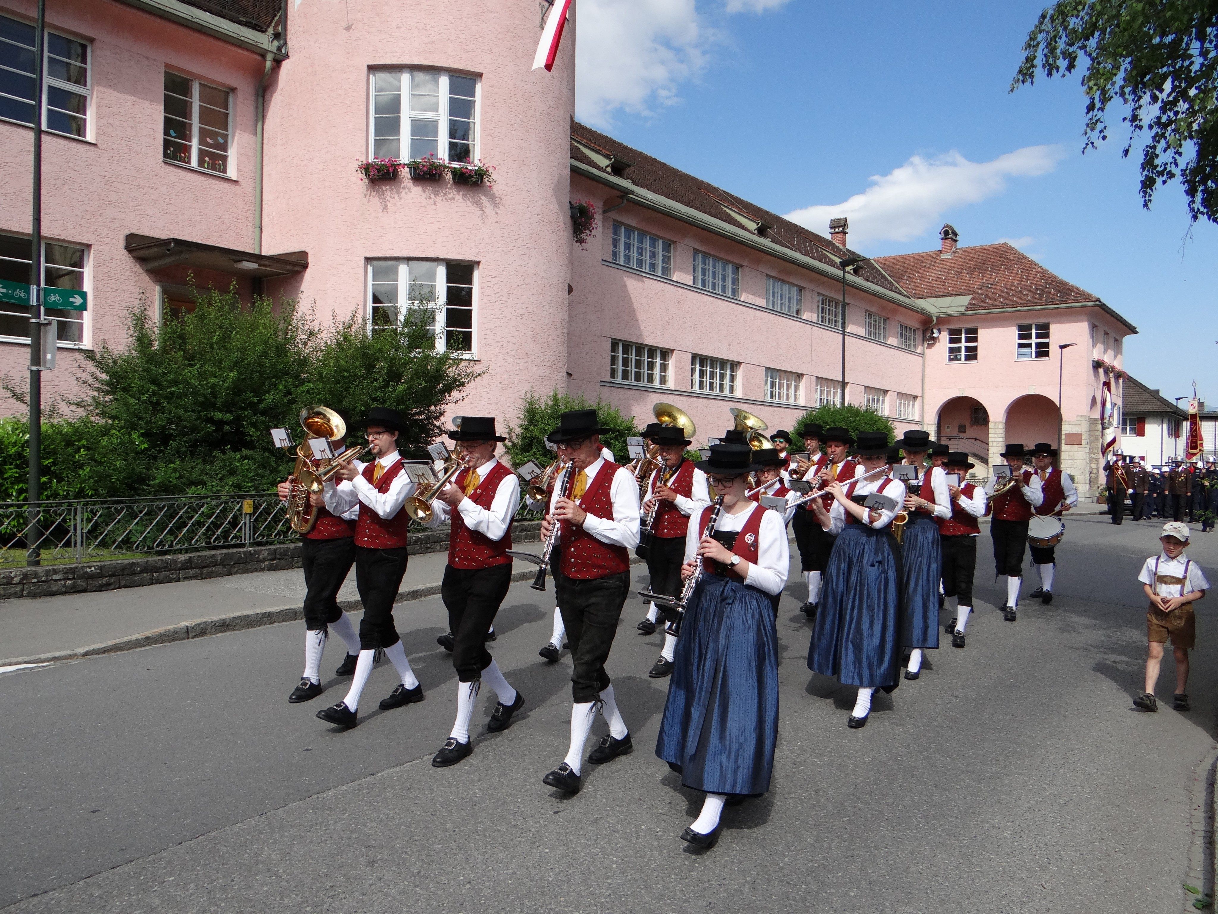 Musikalische Grüße zum 1. Mai von der Nenzinger Bürgermusik – diesmal als Video-Botschaft. Musikalische Grüße zum 1. Mai von der Nenzinger Bürgermusik – diesmal als Video-Botschaft.