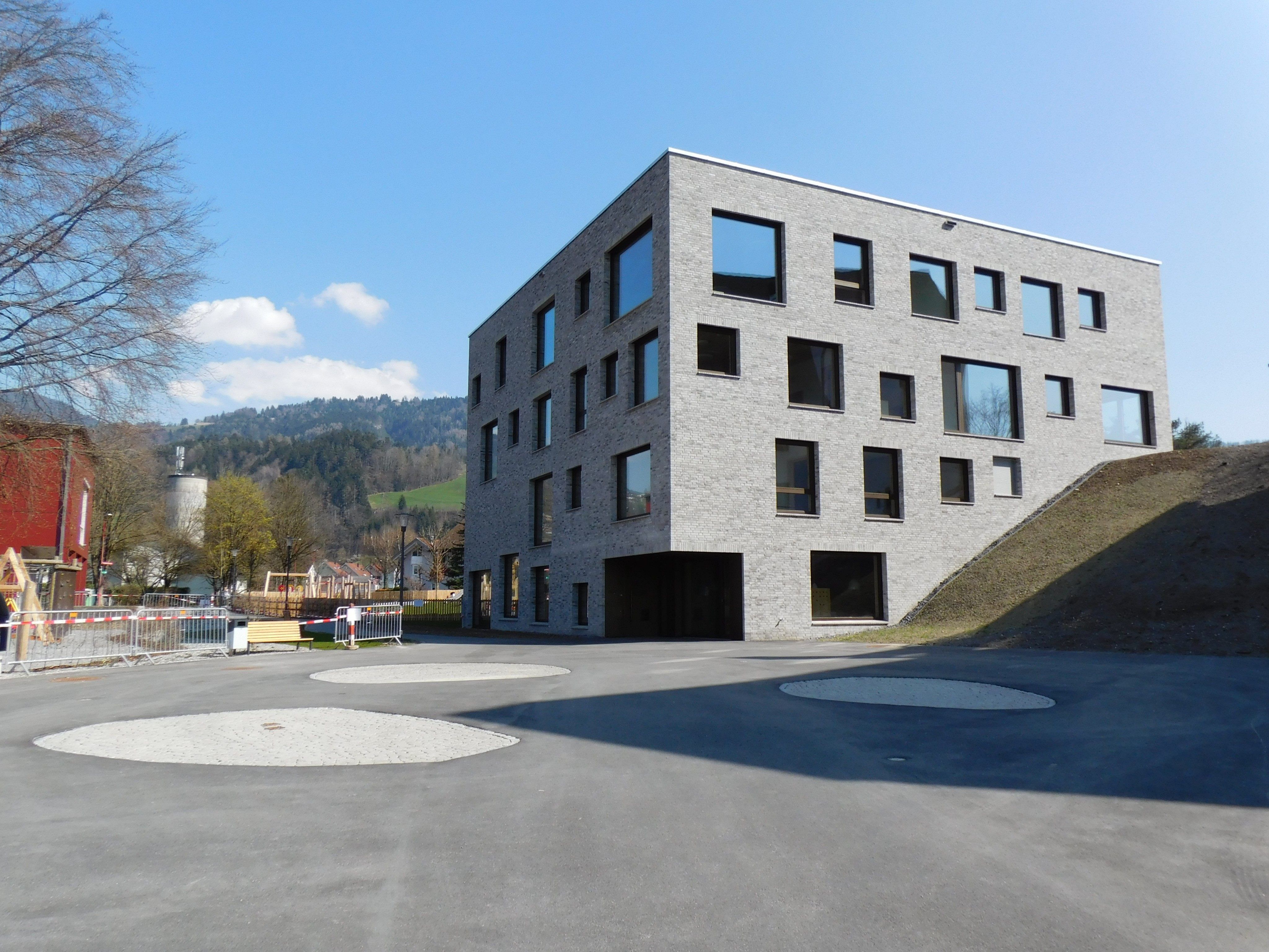Beim Kindercampus Sulz gibt es nur noch letzte Feinarbeiten zum erledigen Beim Kindercampus Sulz gibt es nur noch letzte Feinarbeiten zum erledigen