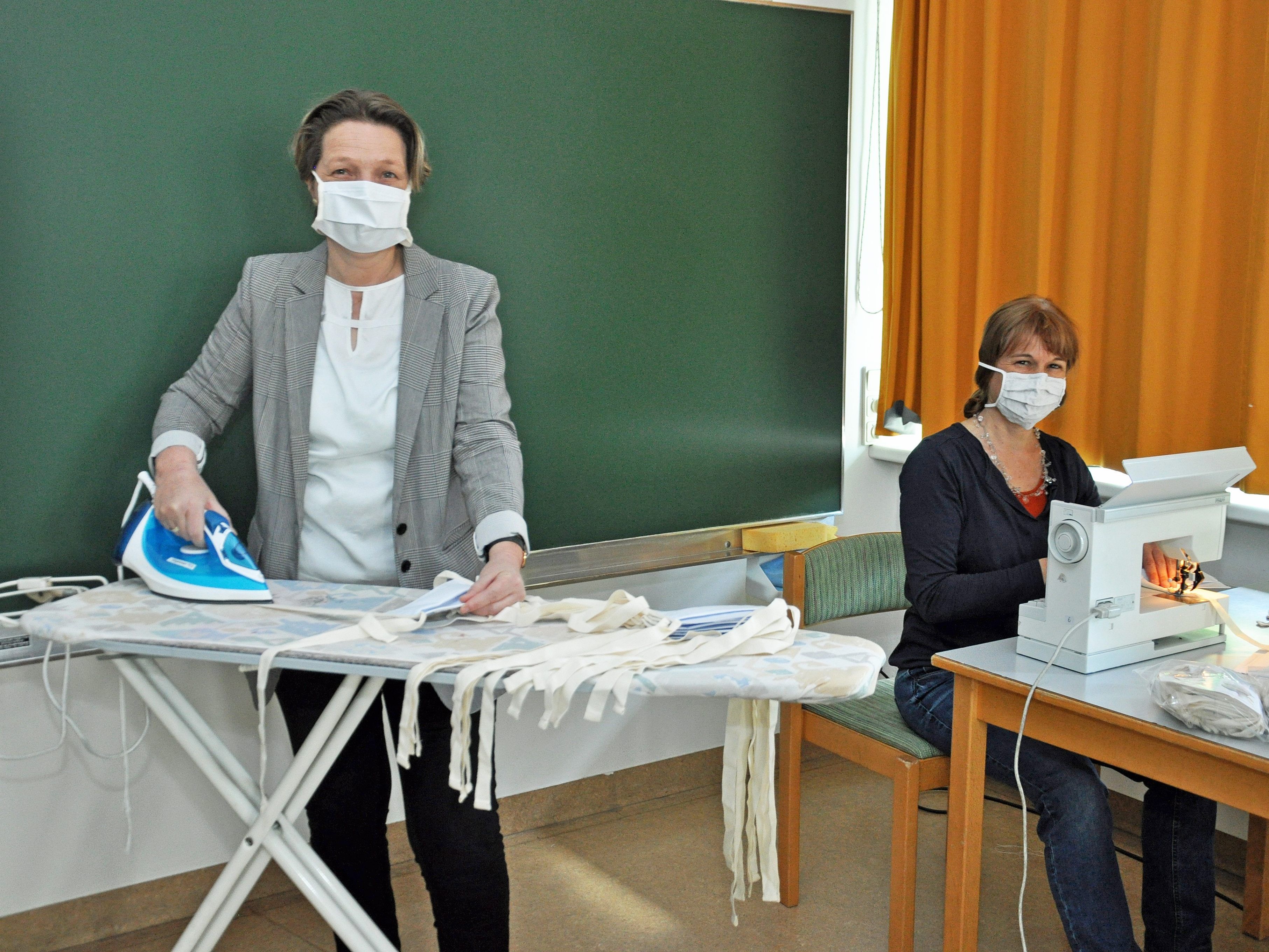 In einer Woche haben die Werklehrerinnen in der MS Markt 400 Schutzmasken genäht.