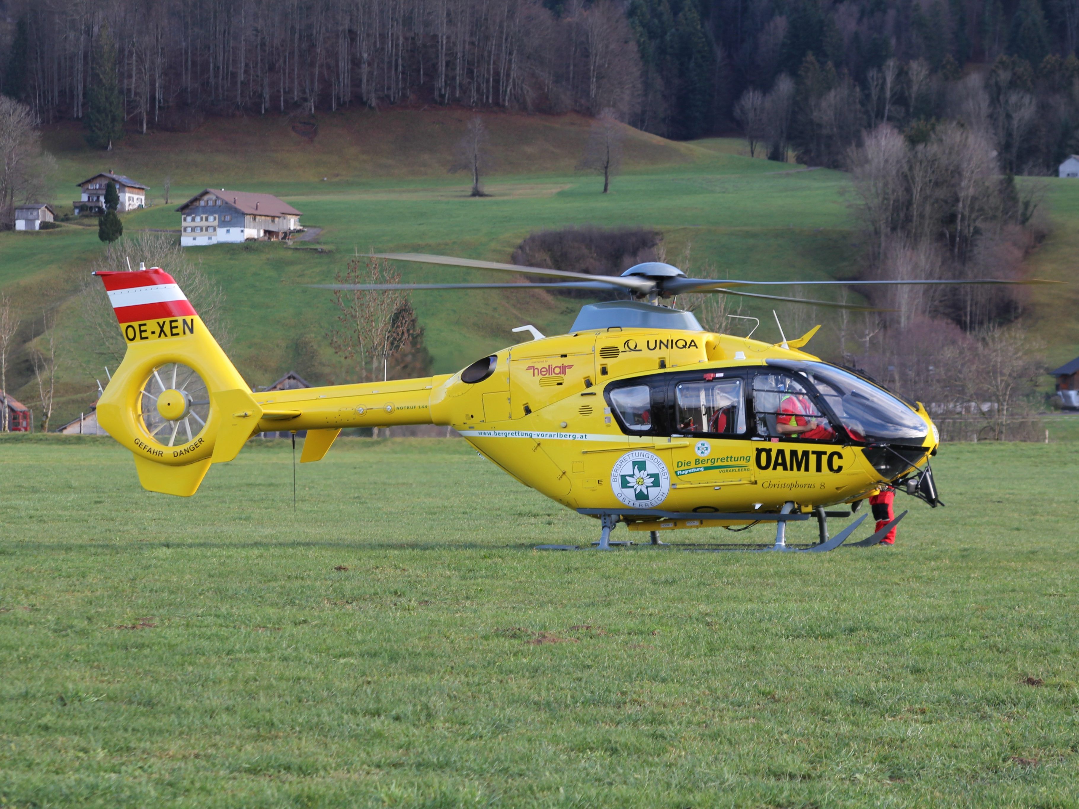 Die Verletzten wurden mit dem Hubschrauber geborgen. Die Verletzten wurden mit dem Hubschrauber geborgen.