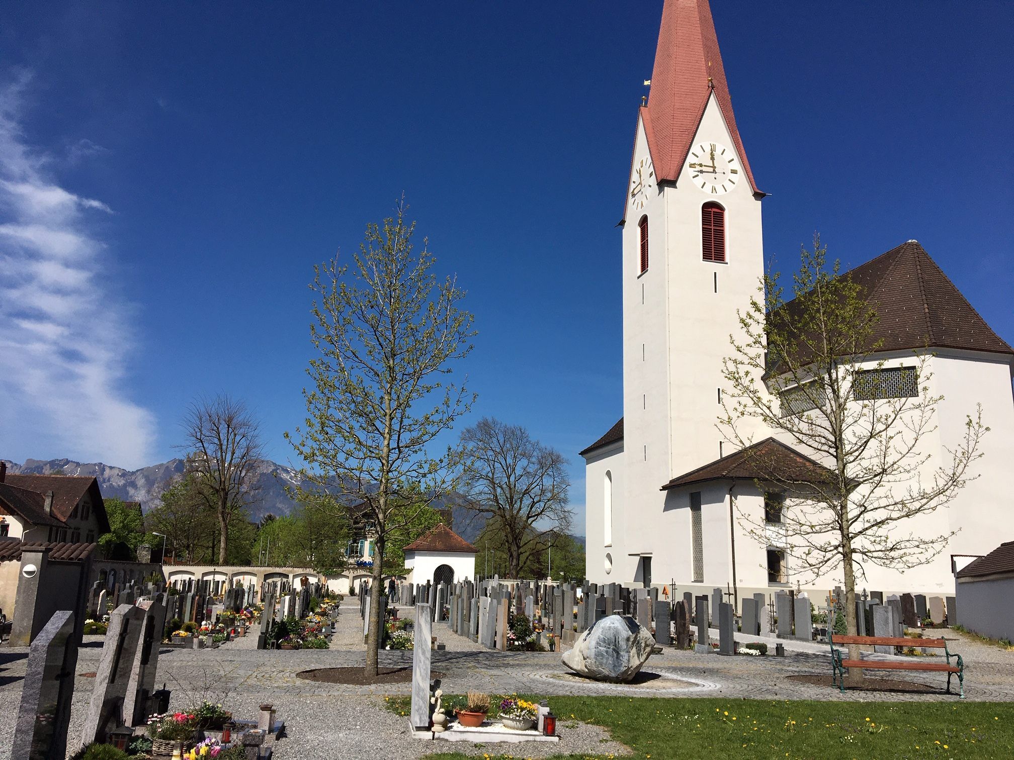 Friedhof und Pfarrkirche Altenstadt.