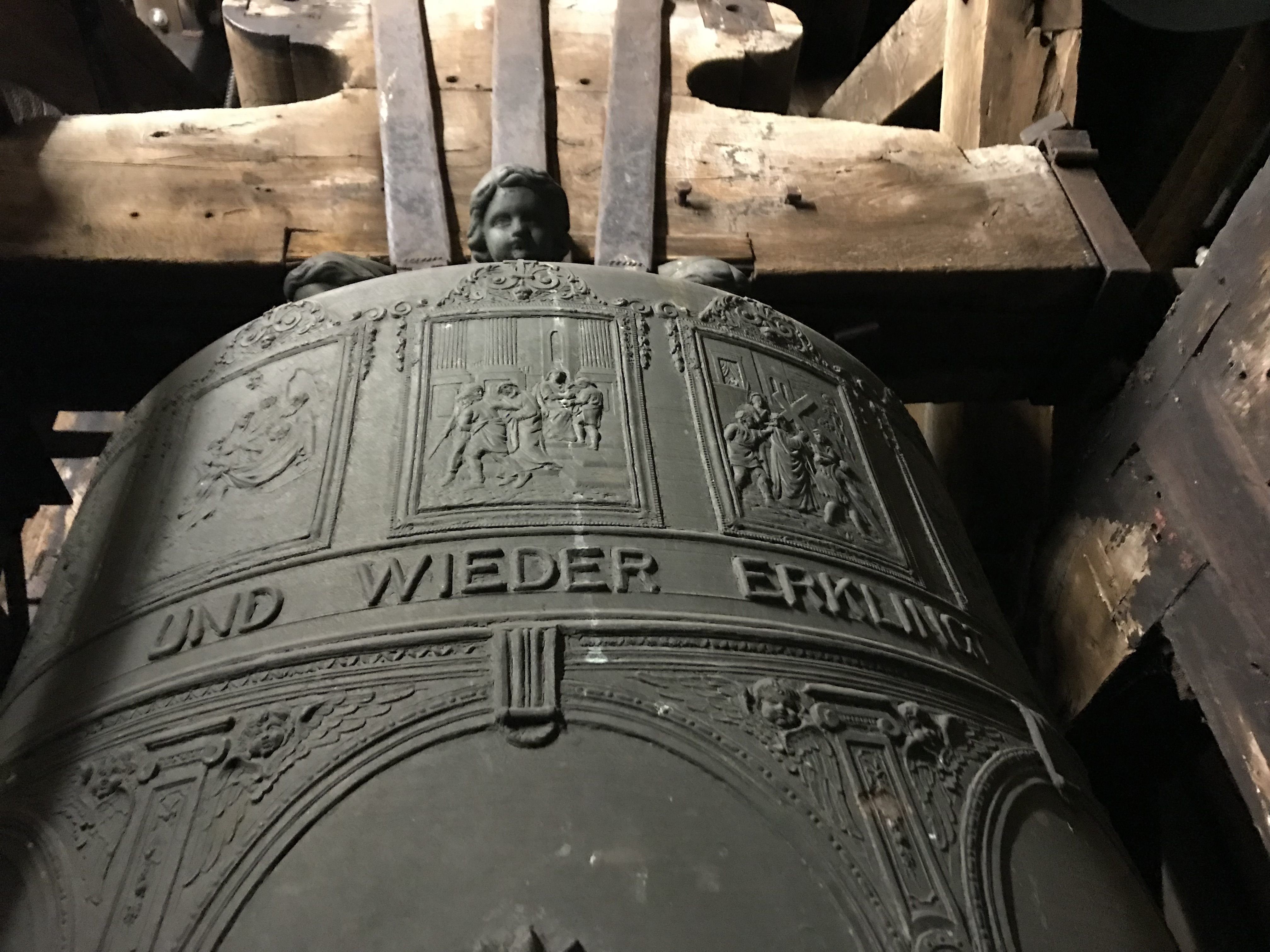 In allen Gemeinden des Leiblachtales läuten am kommenden Sonntag um 20 Uhr als gemeinsames, hörbares Zeichen die Kirchenglocken und laden zum Gebet. In allen Gemeinden des Leiblachtales läuten am kommenden Sonntag um 20 Uhr als gemeinsames, hörbares Zeichen die Kirchenglocken und laden zum Gebet.