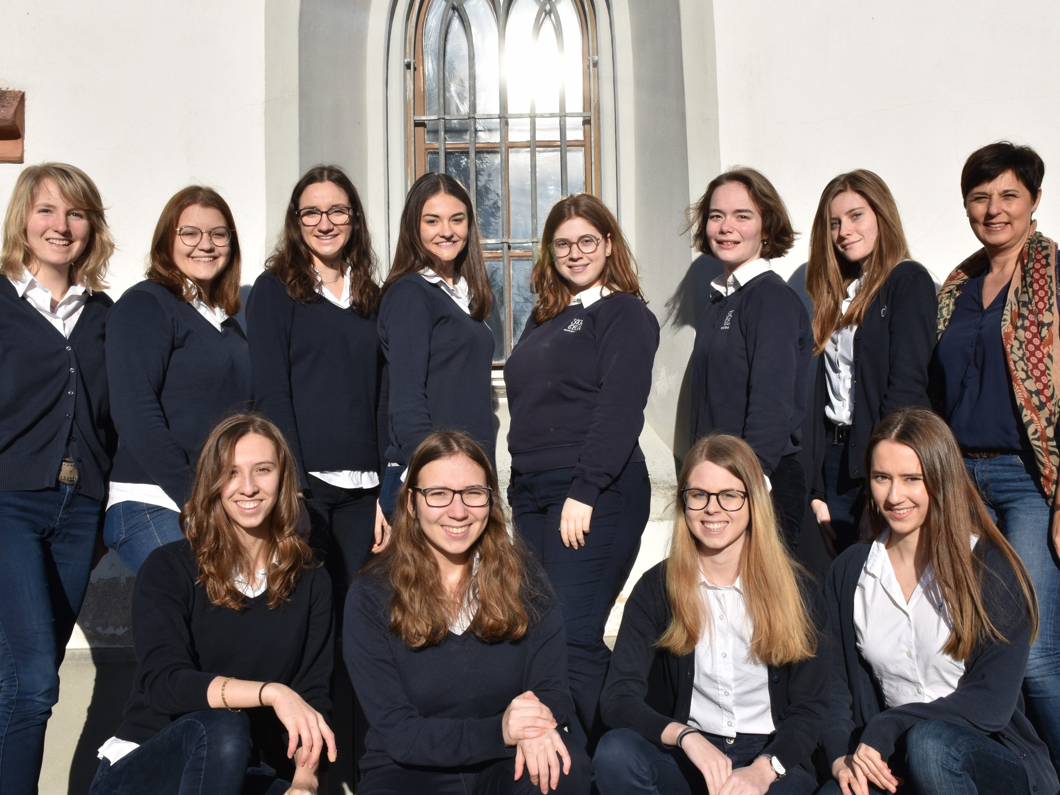 Schülerinnen des III. Jahrgangs der HLW Sacré Coeur Riedenburg haben mit ihrem Unternehmen „Süße Pläne“ einen Schulplaner für das Schuljahr 2020/2021 entwickelt und bieten ihn ONLINE zum Verkauf an. Begleitet wurden sie dabei von Prof. Mag. Cornelia Fischnaller. Schülerinnen des III. Jahrgangs der HLW Sacré Coeur Riedenburg haben mit ihrem Unternehmen „Süße Pläne“ einen Schulplaner für das Schuljahr 2020/2021 entwickelt und bieten ihn ONLINE zum Verkauf an. Begleitet wurden sie dabei von Prof. Mag. Cornelia Fischnaller.