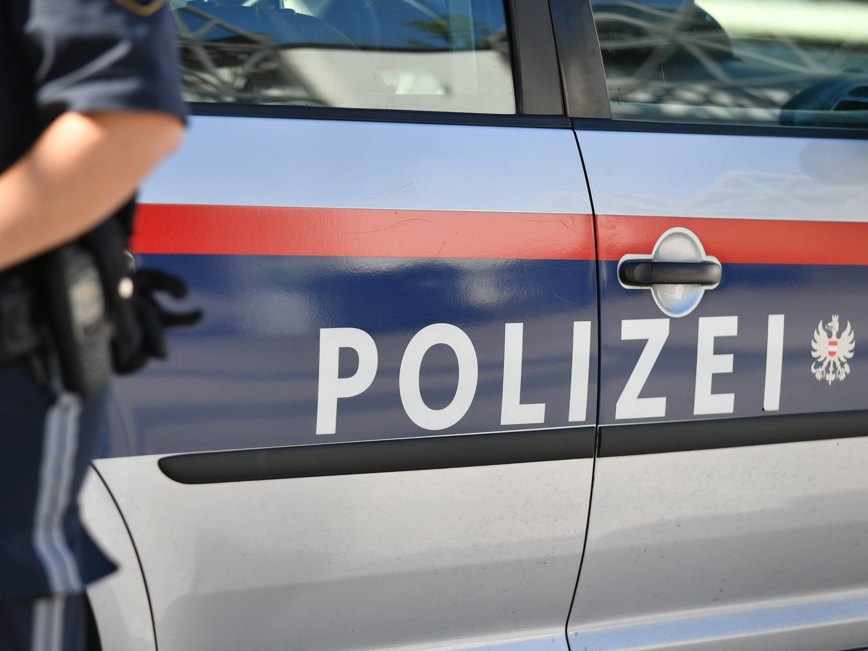 Der Unfall verursachte außerdem erheblich Sachschäden.