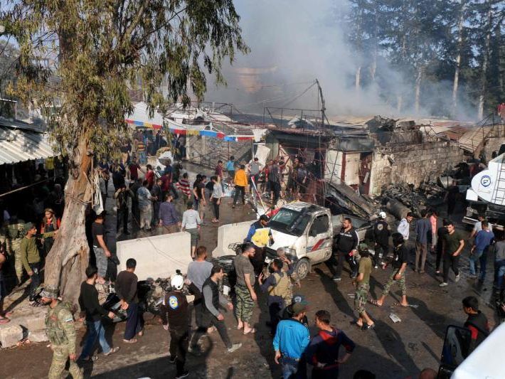 Laut AFP mehr als 20 Tote bei Anschlag mit Tankwagen auf einen Markt