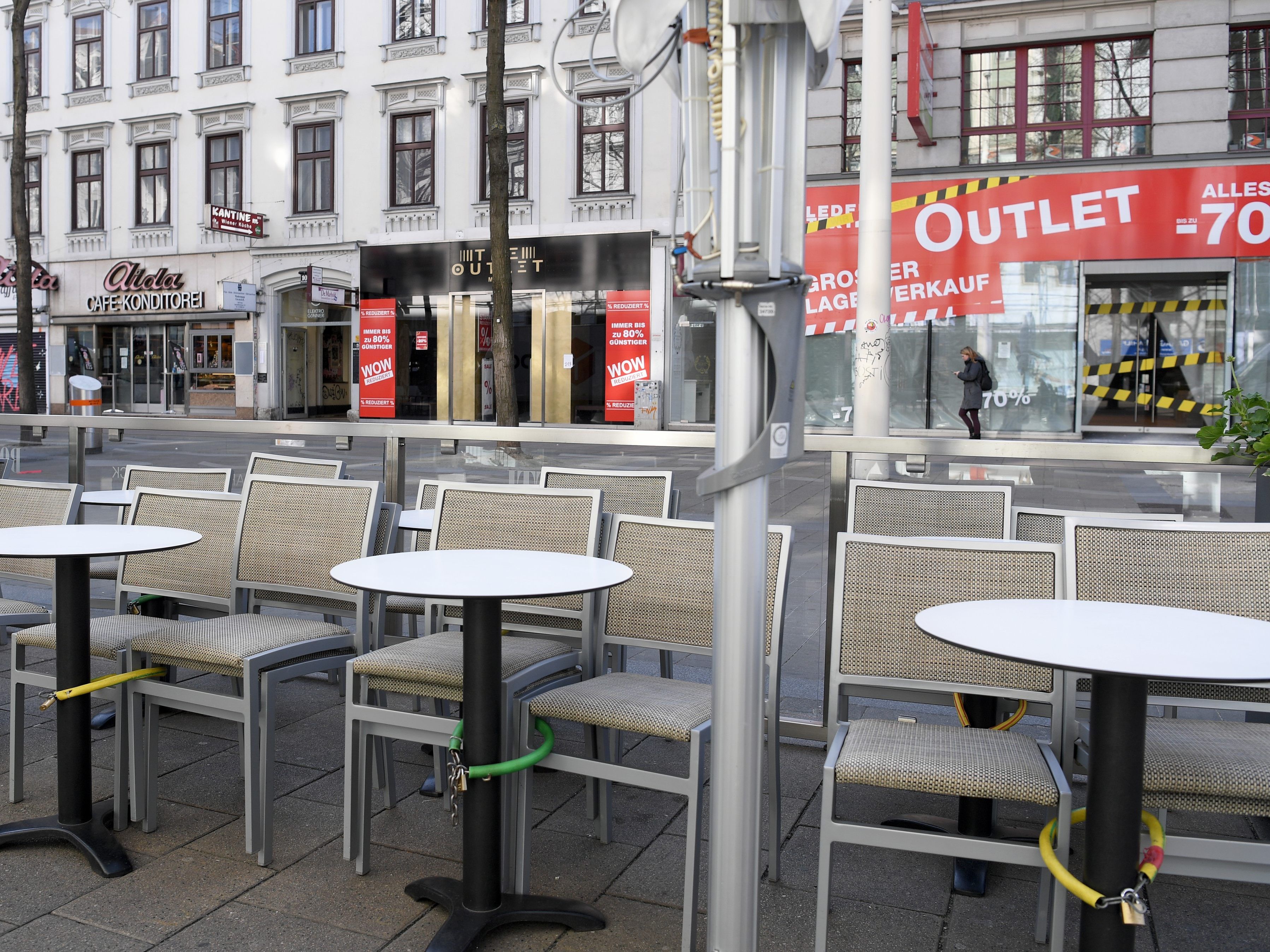 Die Gastgärten in Wien sind noch leer. Die Gastgärten in Wien sind noch leer.