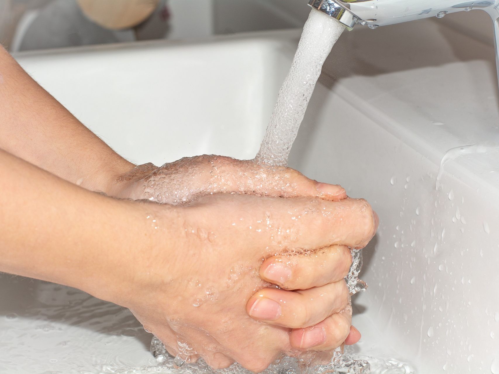 Verpflichtenes Händewaschen nach Ankunft in der Schule ist eine der Hygienevorgaben bei Wiederaufnahme des Schulbetriebs.