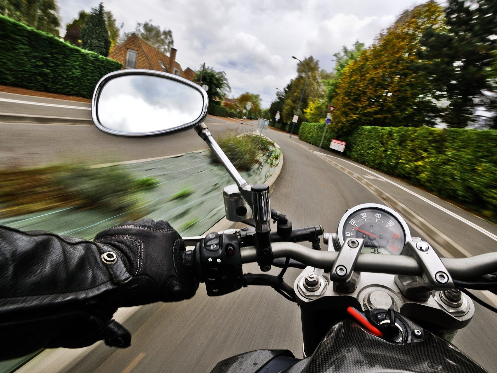 Ein Motorradfahrer erlitt einen tödlichen Unfall