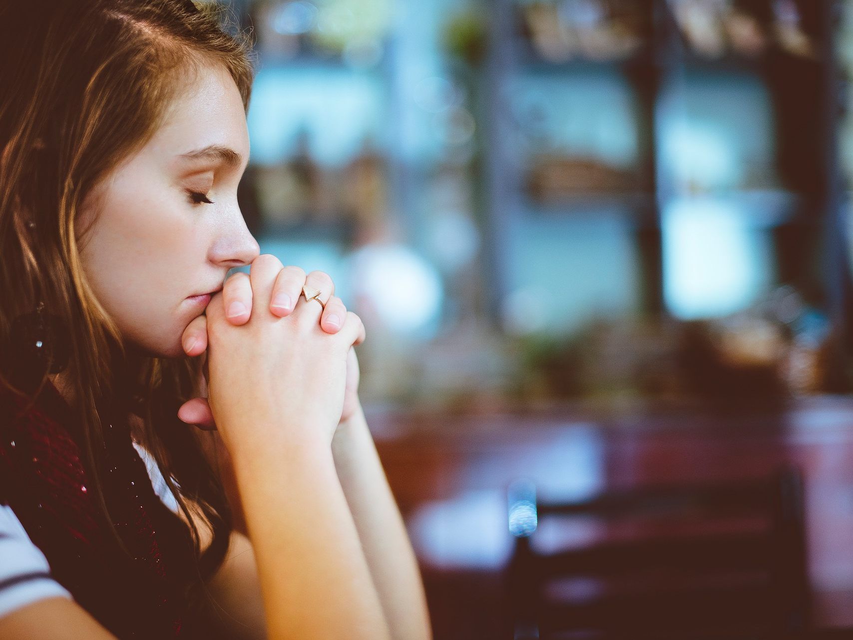 Für das persönliche Gebet würden Kirchen bisher und auch künftig offen stehen.