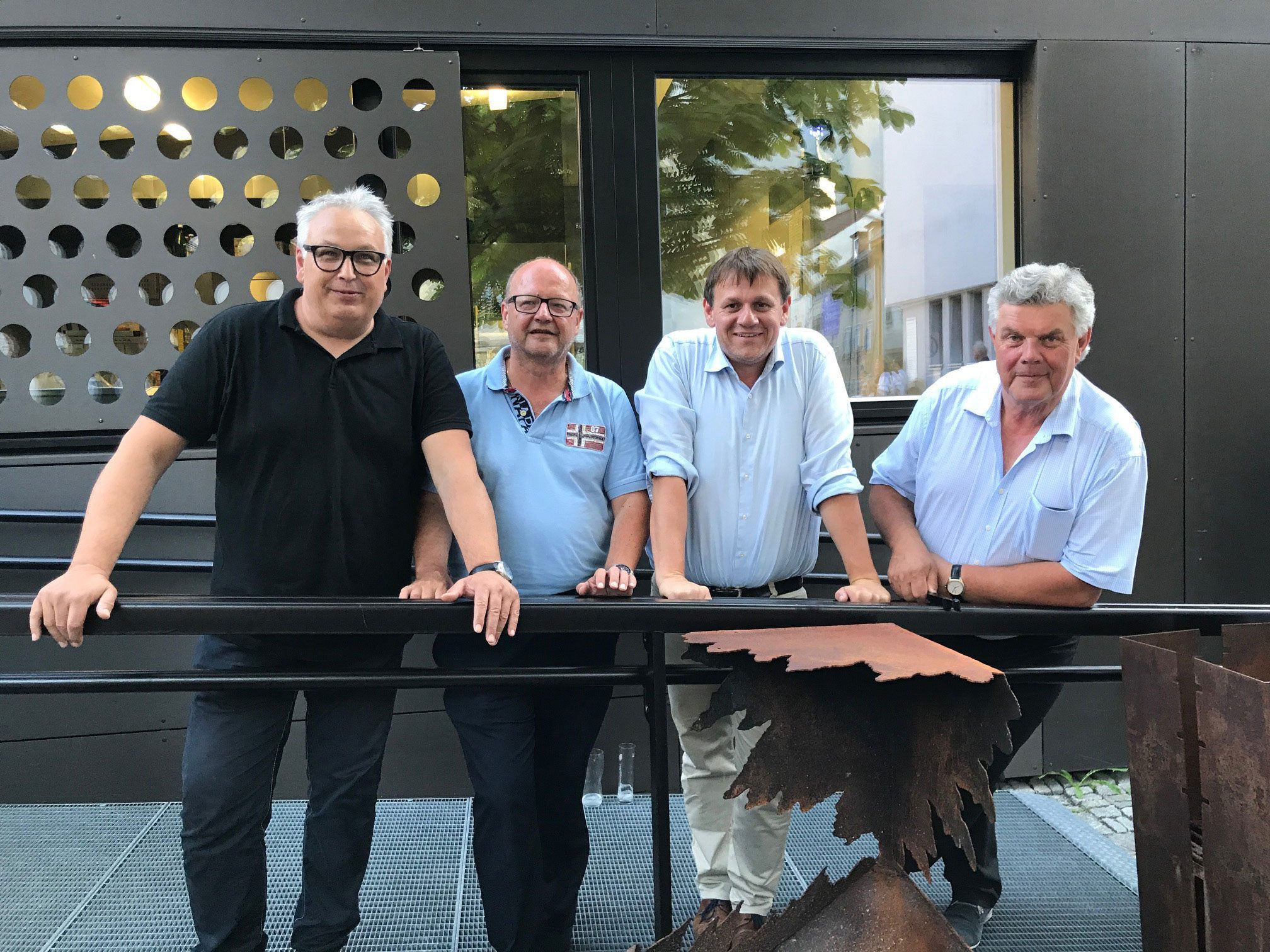 Bürgermeister Katzenmayer und sein VP-Stadtratsteam spenden für das Bludenzer Ortshilfswerk. Bürgermeister Katzenmayer und sein VP-Stadtratsteam spenden für das Bludenzer Ortshilfswerk.