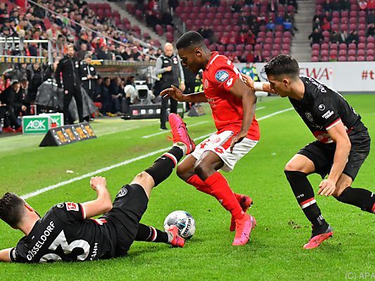 Fußball wird mit höchster Intensität gespielt Fußball wird mit höchster Intensität gespielt