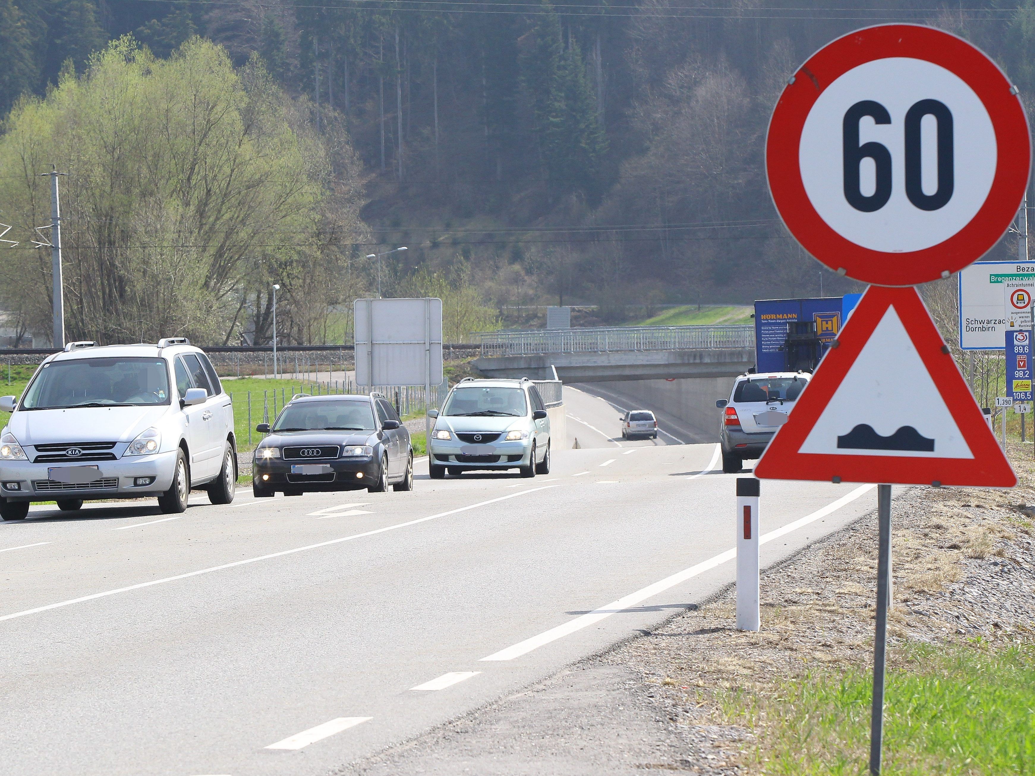 Drei Personen wurden bei dem Vorfall leicht verletzt.
