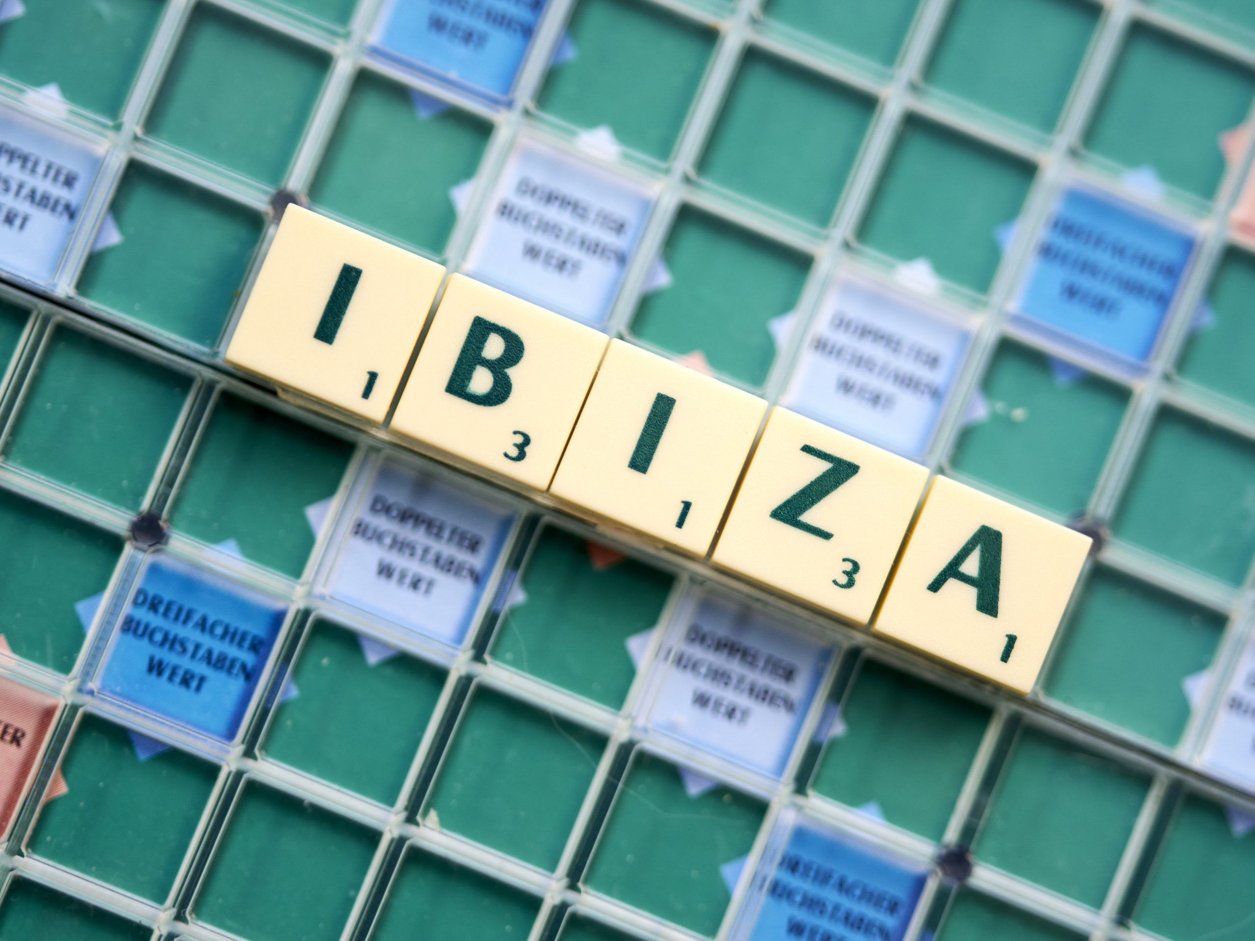 Ein Jahr nach dem Ibiza-Skandal wird nun die Ladungsliste für den U-Ausschuss vorgestellt.