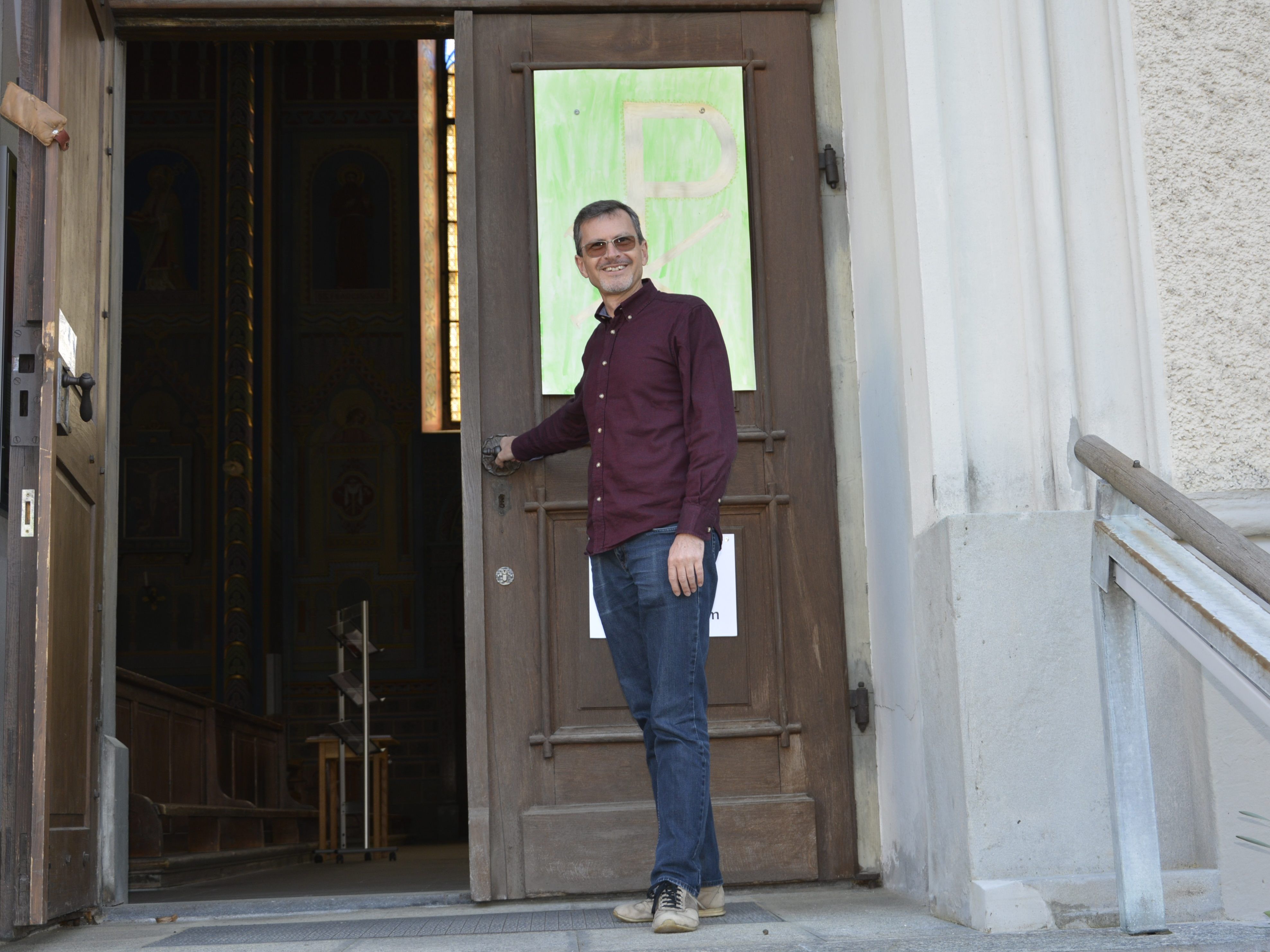 Pfarrer Christian Stranz lädt nach acht Wochen wieder herzlich zum Gottesdienst ein.