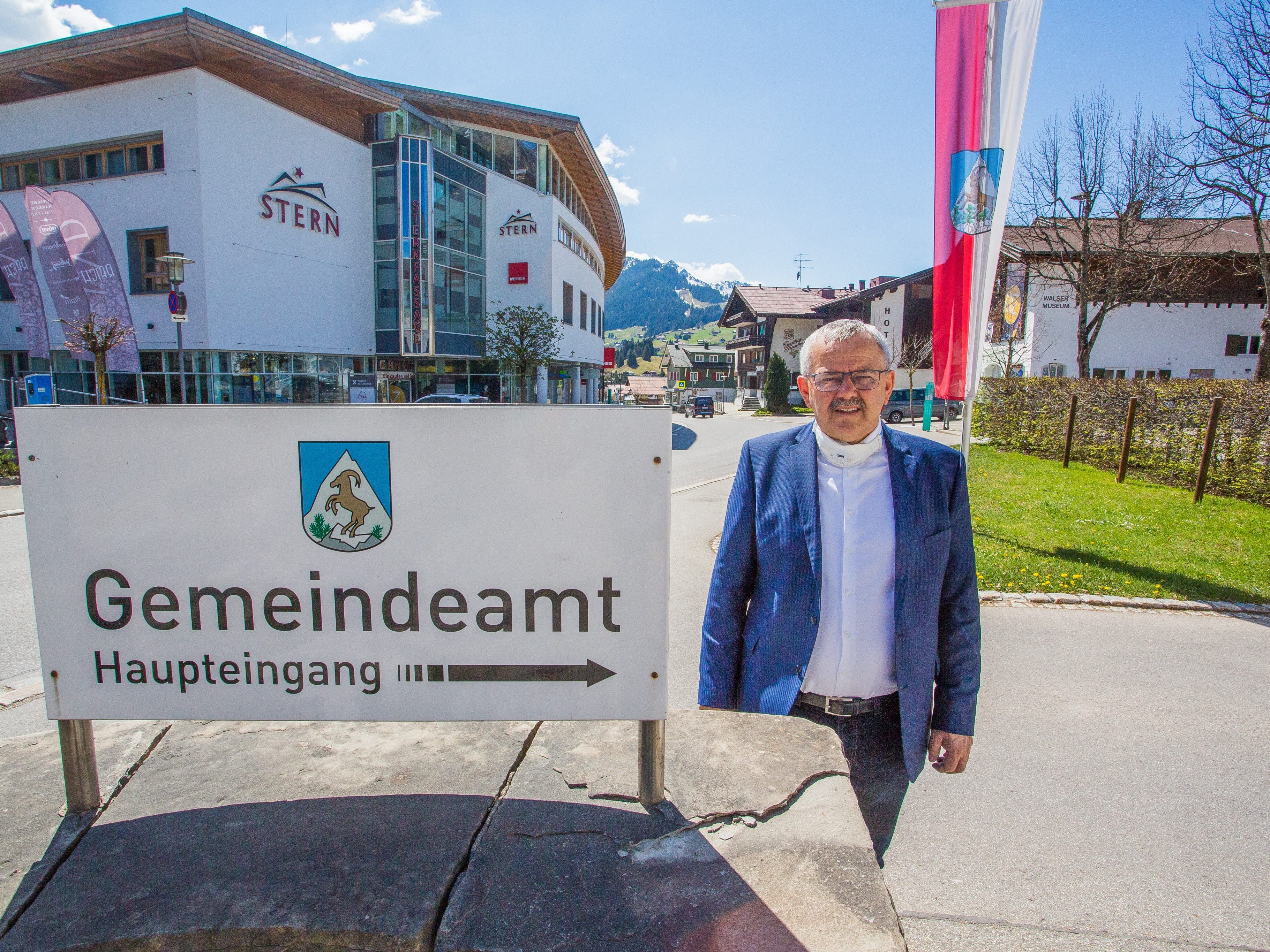 Nach harter Kritik rund um die Beflaggung ist die Gemeinde Mittelberg zurückgerudert.