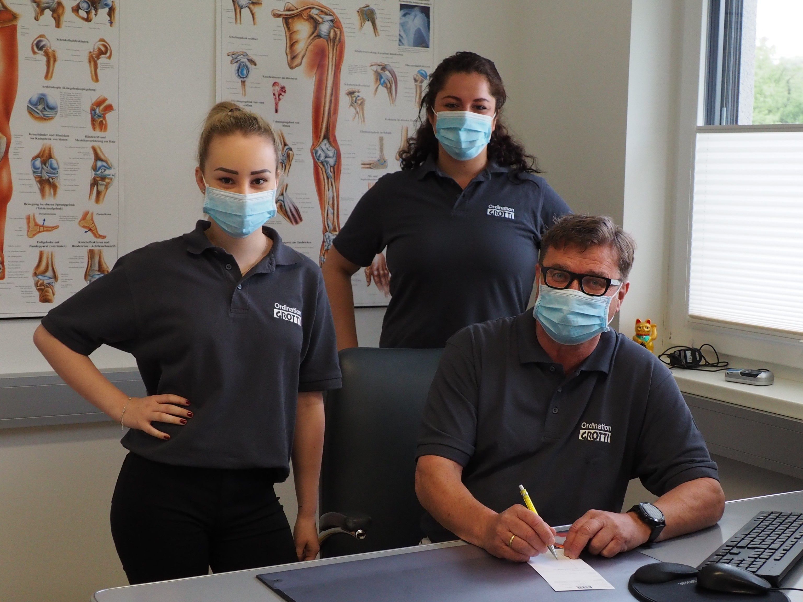 Das neue Praxisteam freut sich auf die Patienten Das neue Praxisteam freut sich auf die Patienten